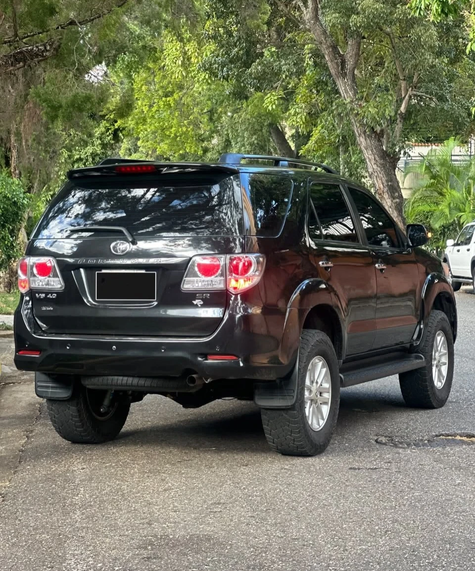 2015 Toyota Fortuner — foto 3