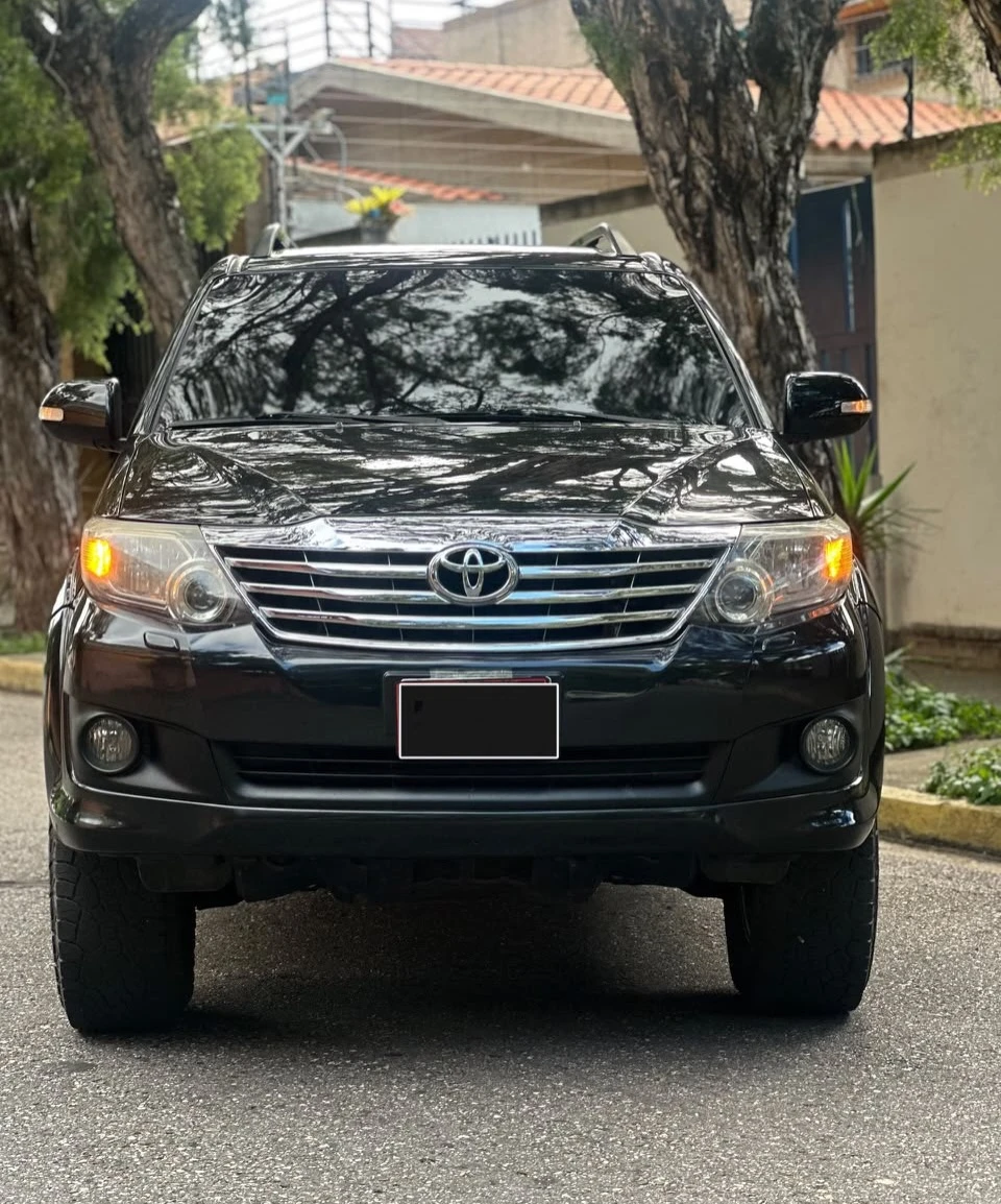 2015 Toyota Fortuner — foto 2