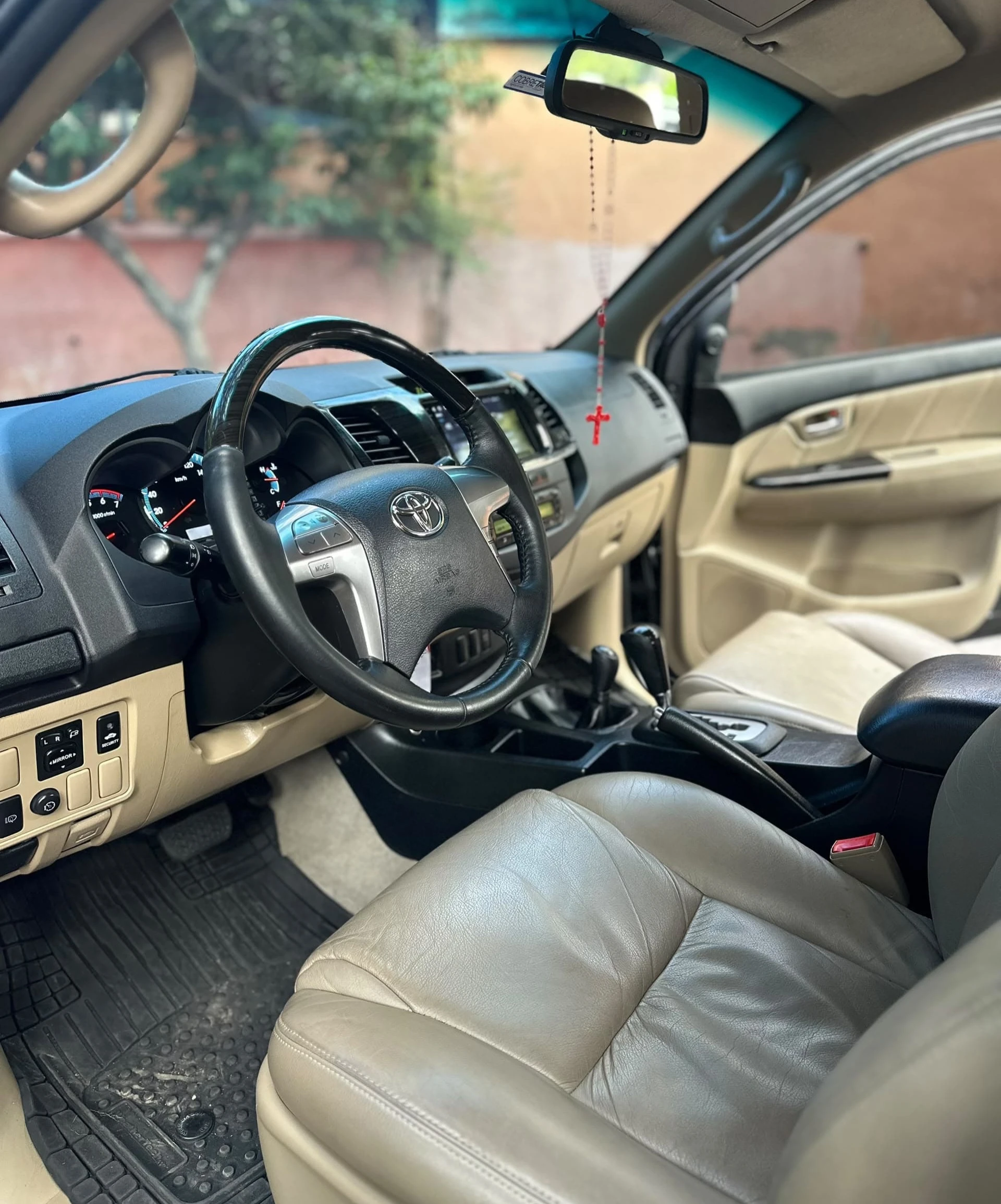 2015 Toyota Fortuner — foto 4