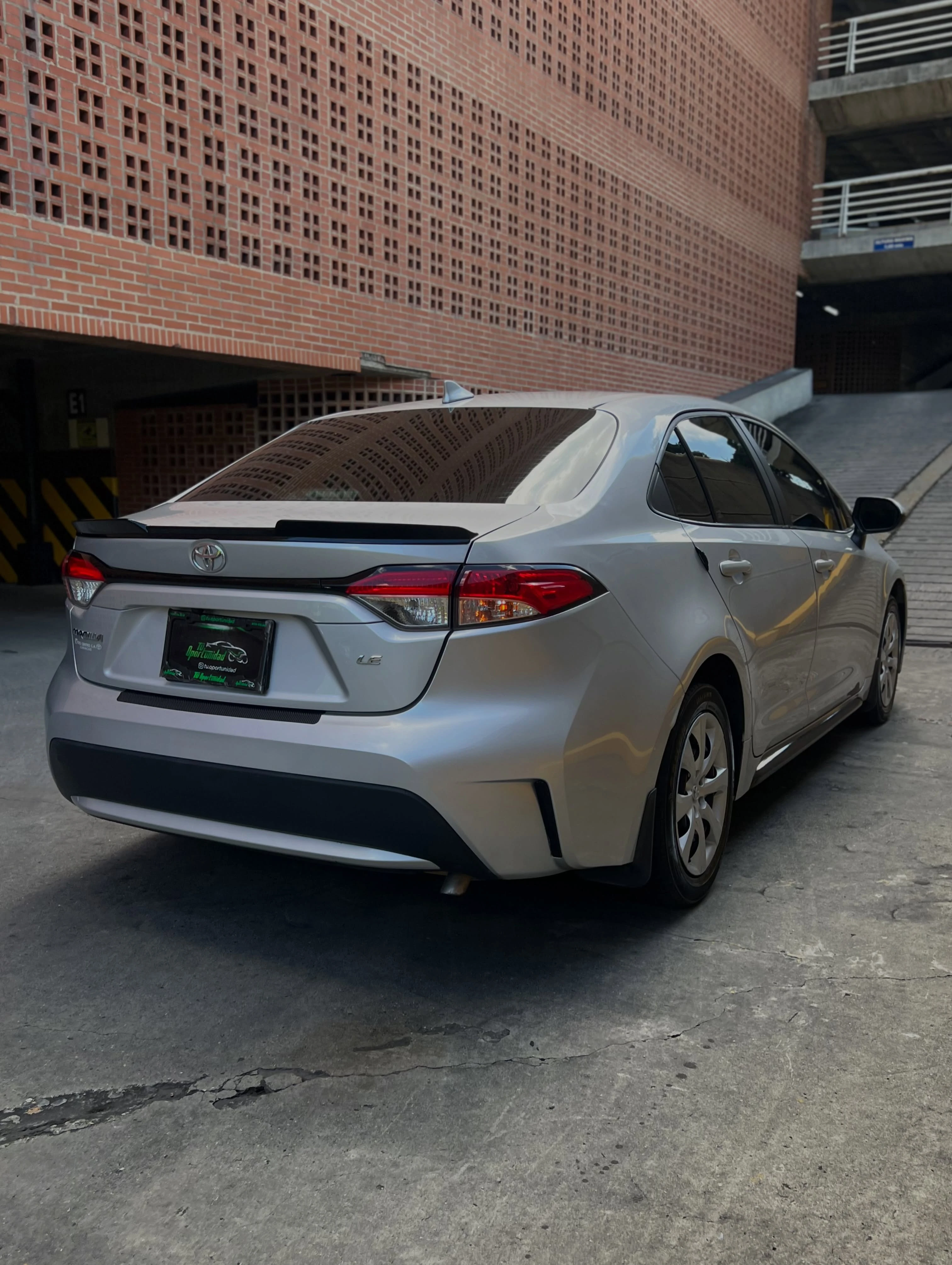 2021 Toyota Corolla LE — foto 2