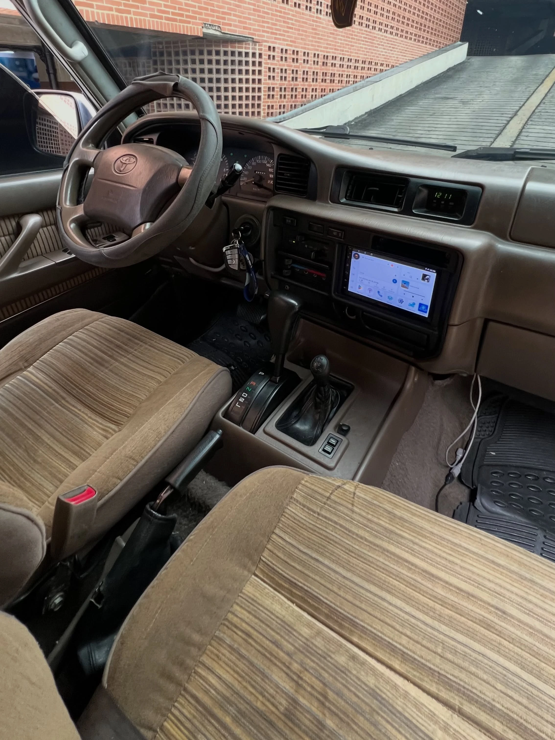 2000 Toyota Autana — foto 10