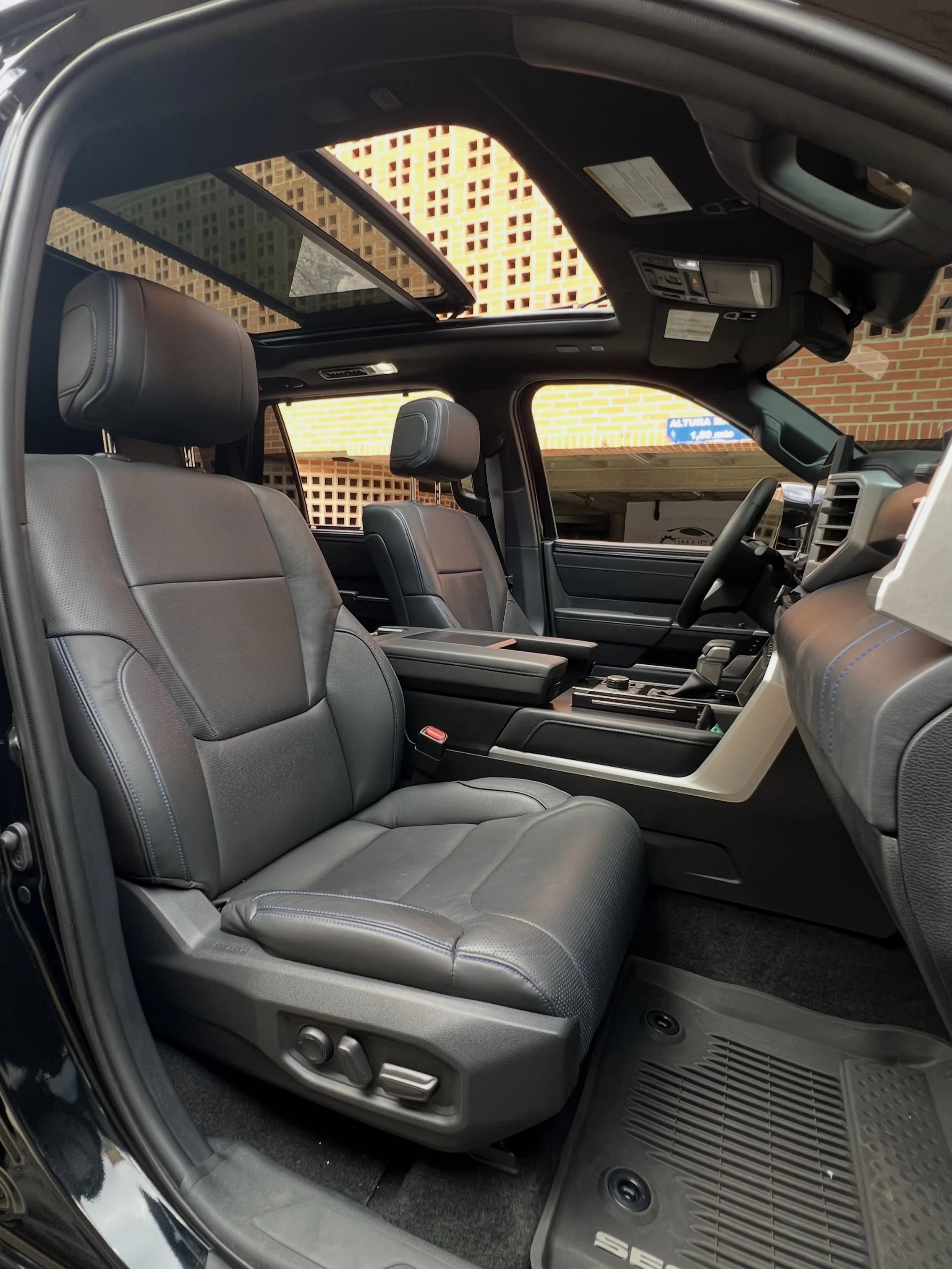 2024 Toyota Sequoia Platinum — foto 14