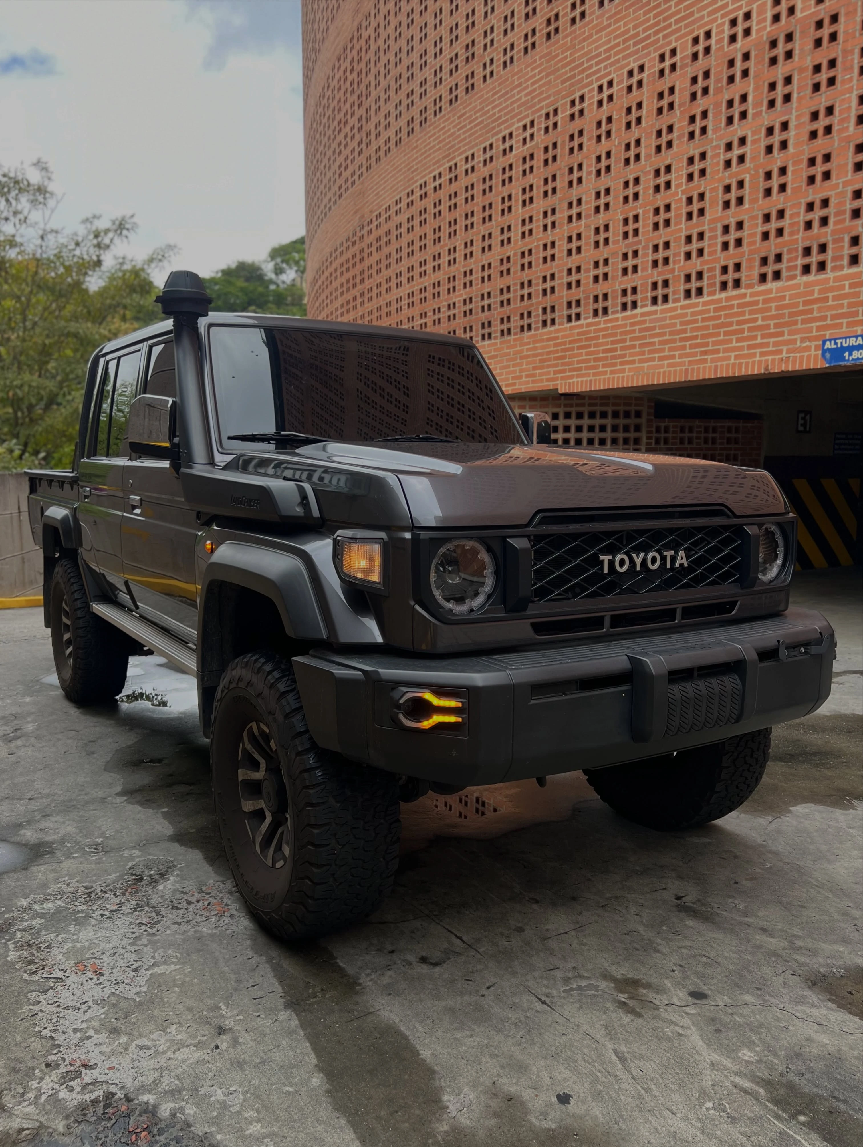 2025 Toyota Land Cruiser Serie 79 — foto 2