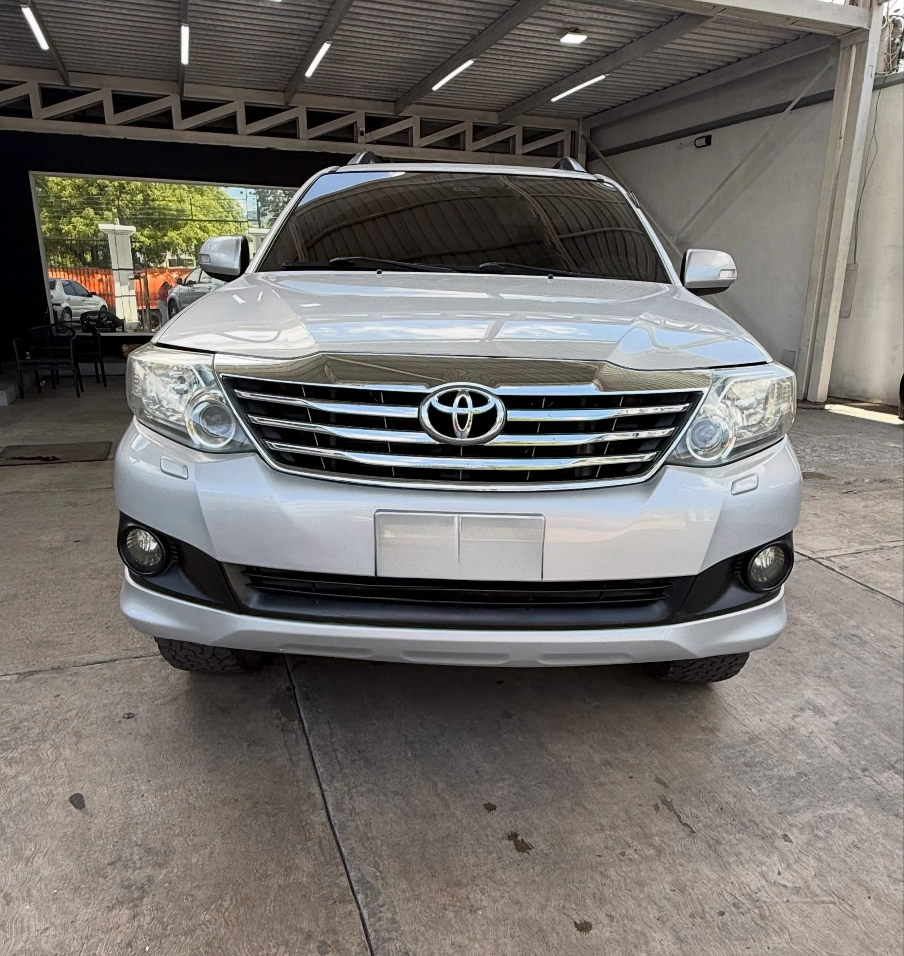 2012 Toyota Fortuner 4x2 — photo 2