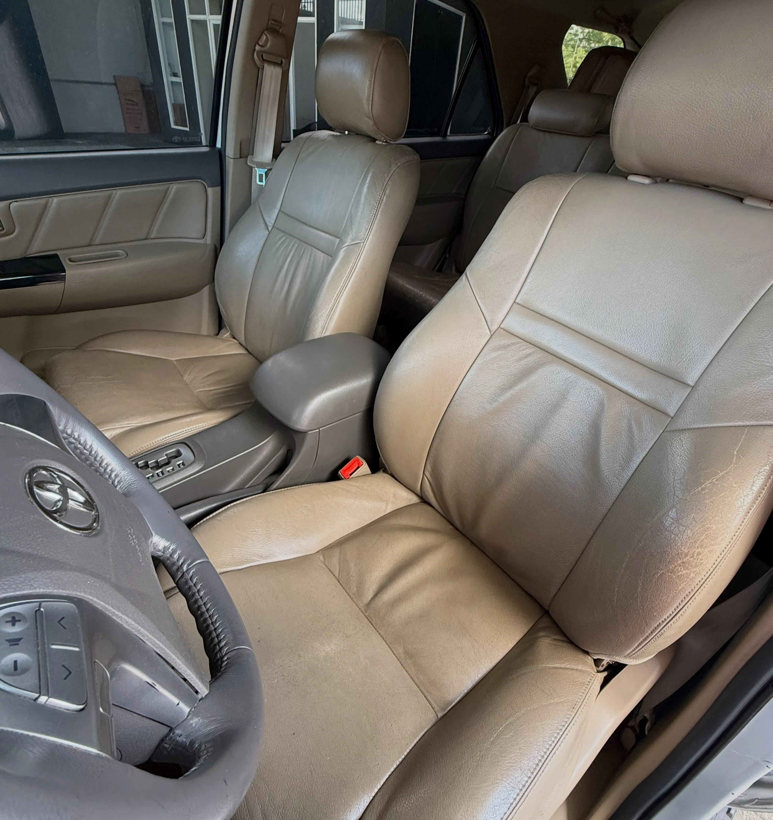 2012 Toyota Fortuner 4x2 — photo 3