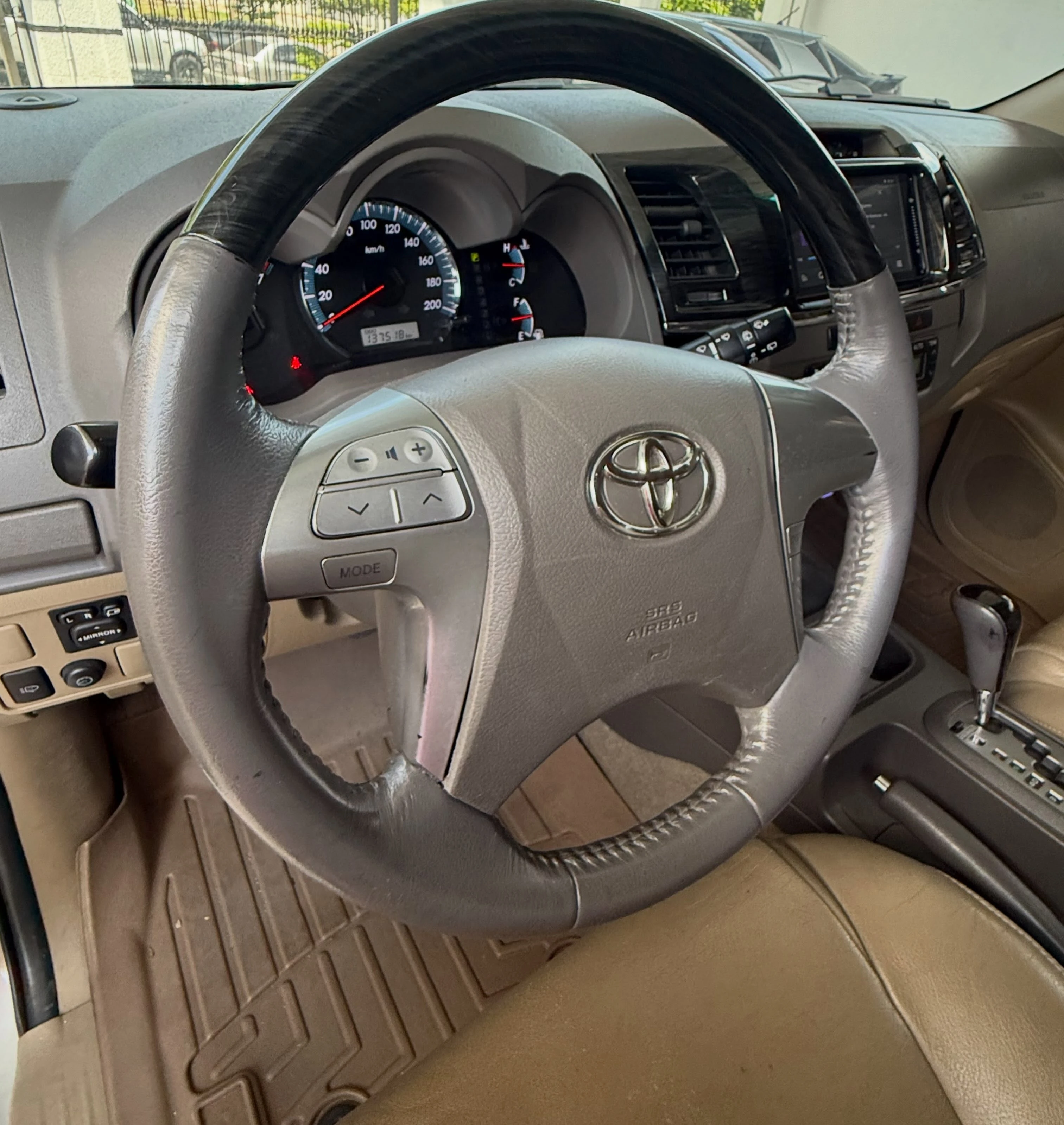 2012 Toyota Fortuner 4x2 — photo 4