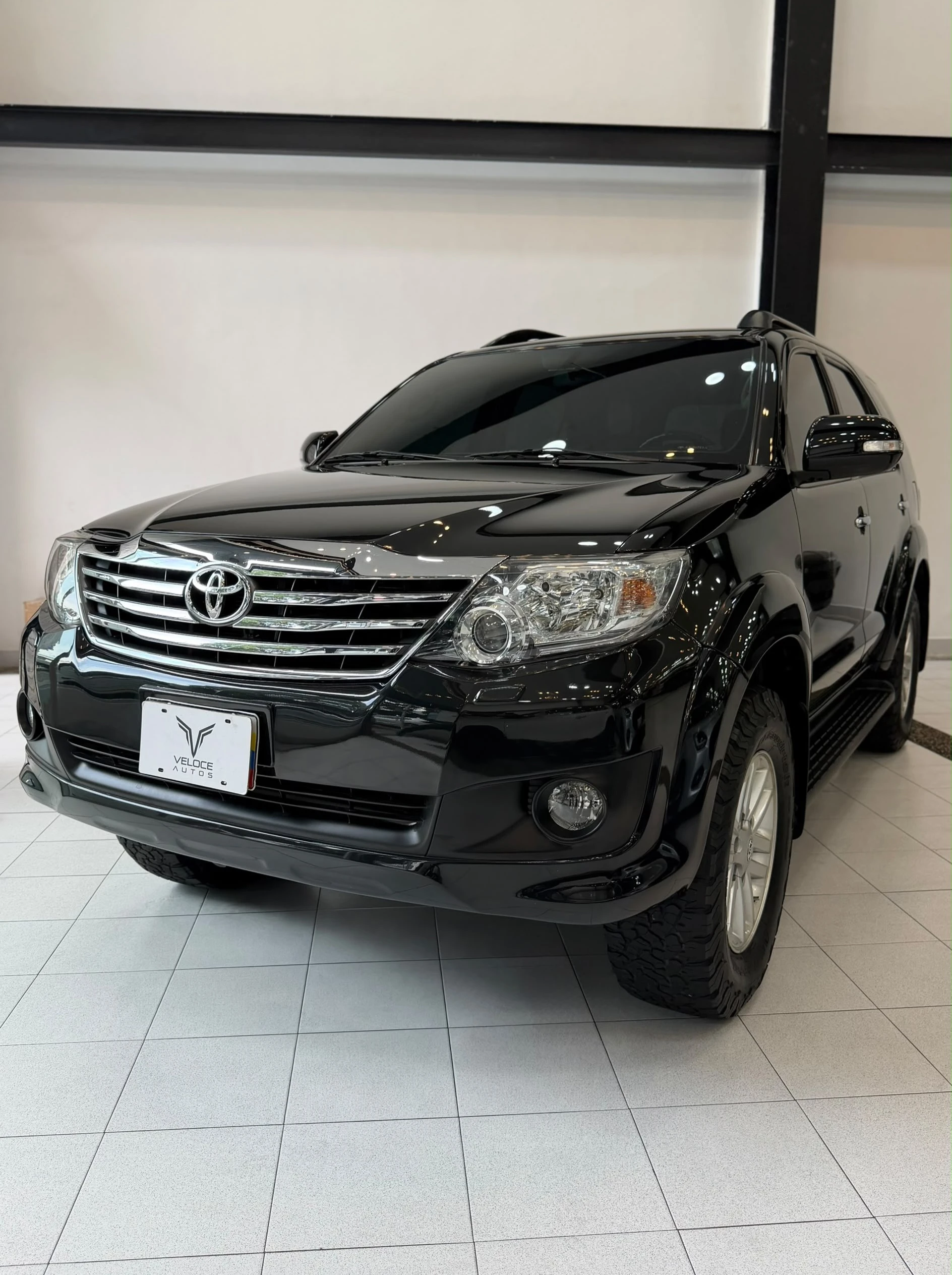 2014 Toyota Fortuner SR — foto 3