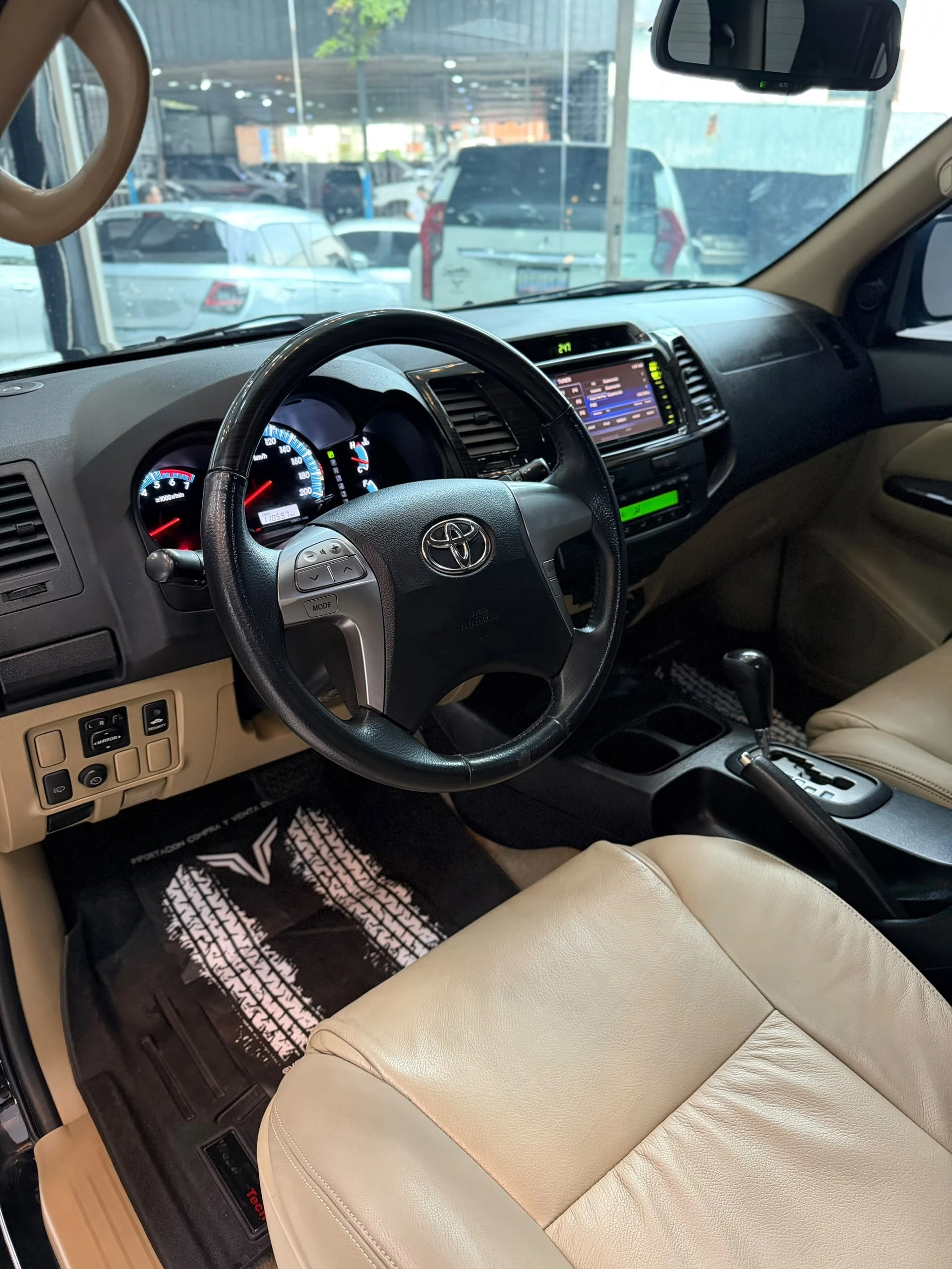 2014 Toyota Fortuner SR — foto 5
