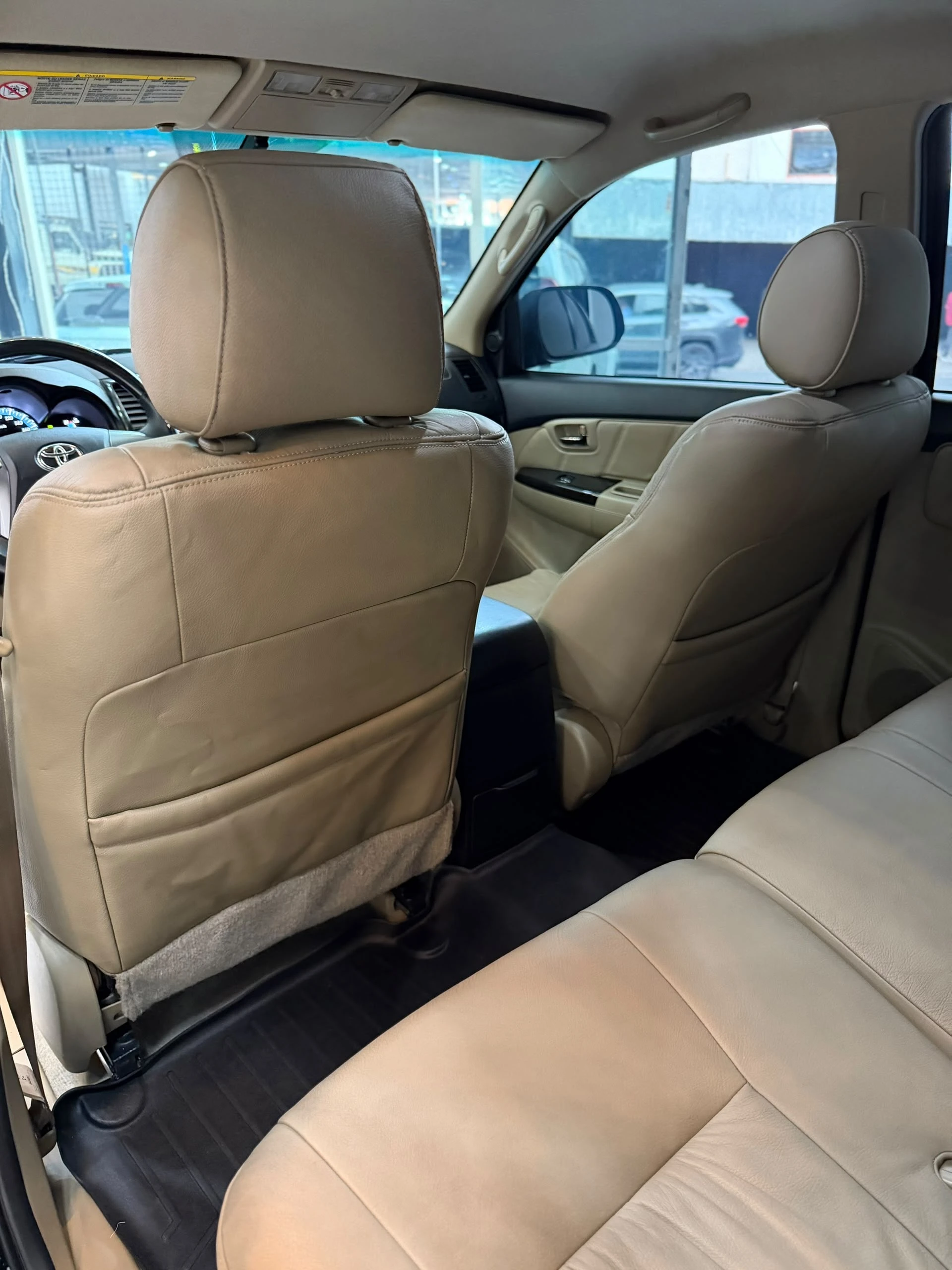 2014 Toyota Fortuner SR — foto 6
