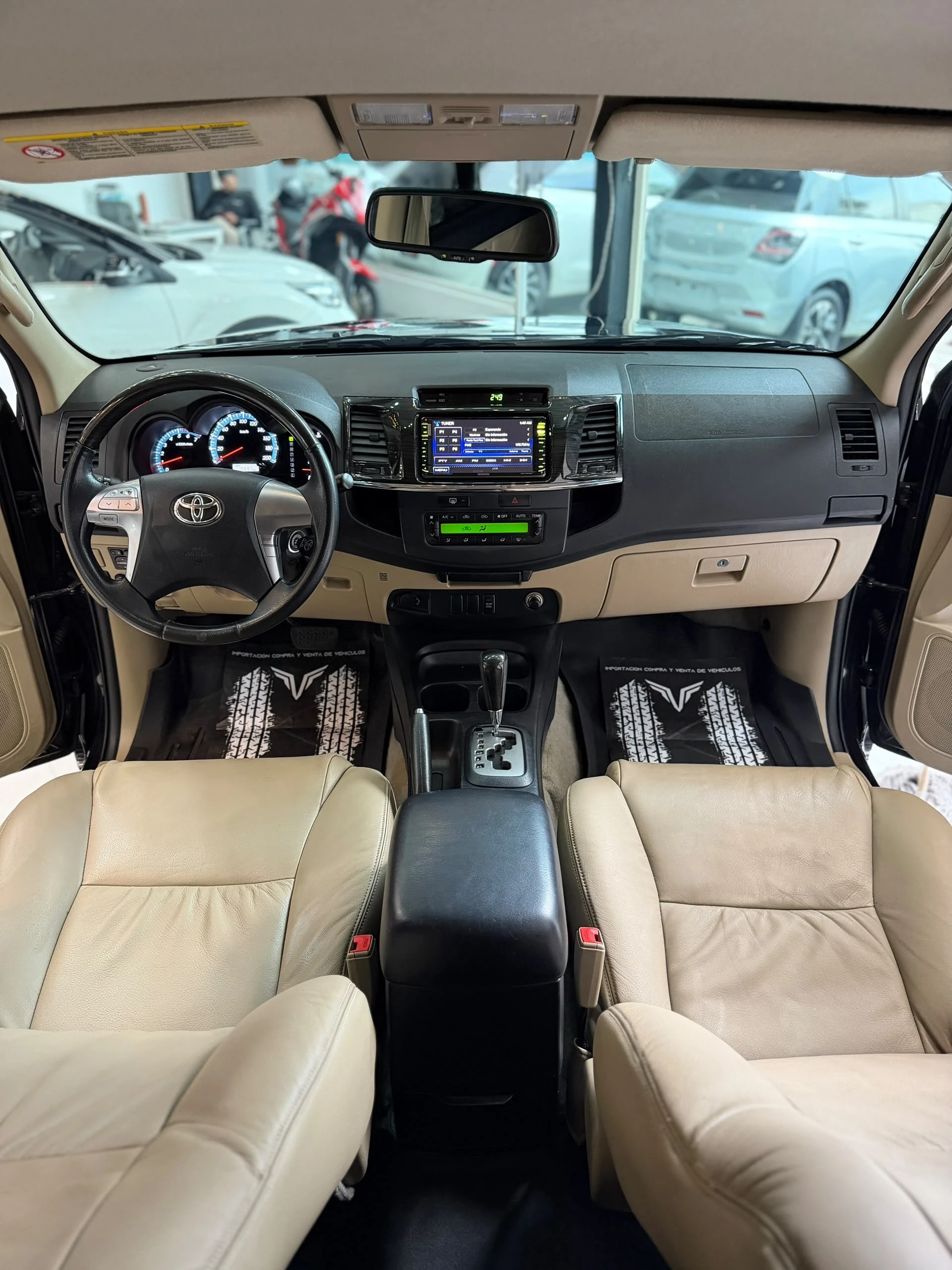 2014 Toyota Fortuner SR — foto 7