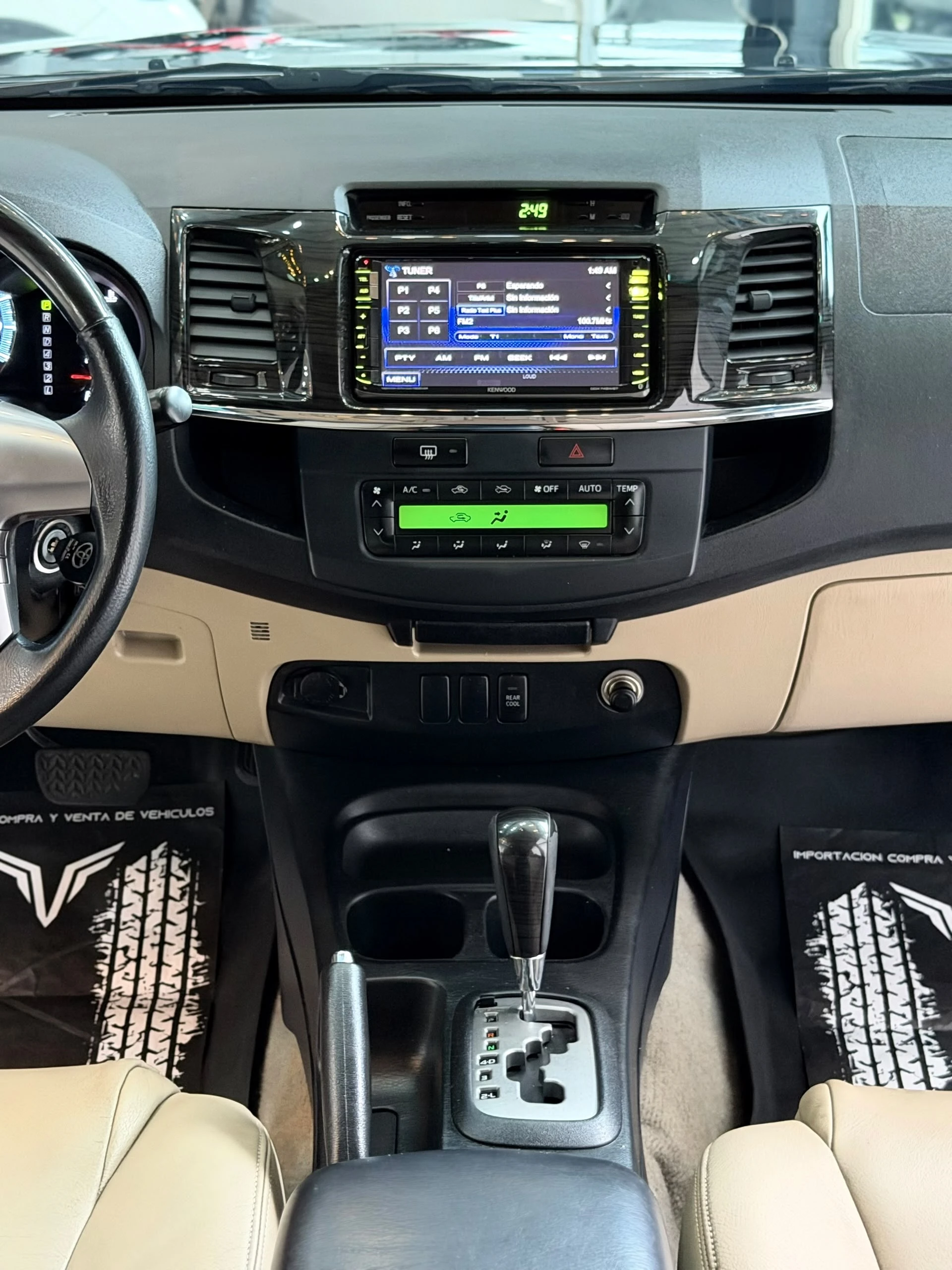 2014 Toyota Fortuner SR — foto 9