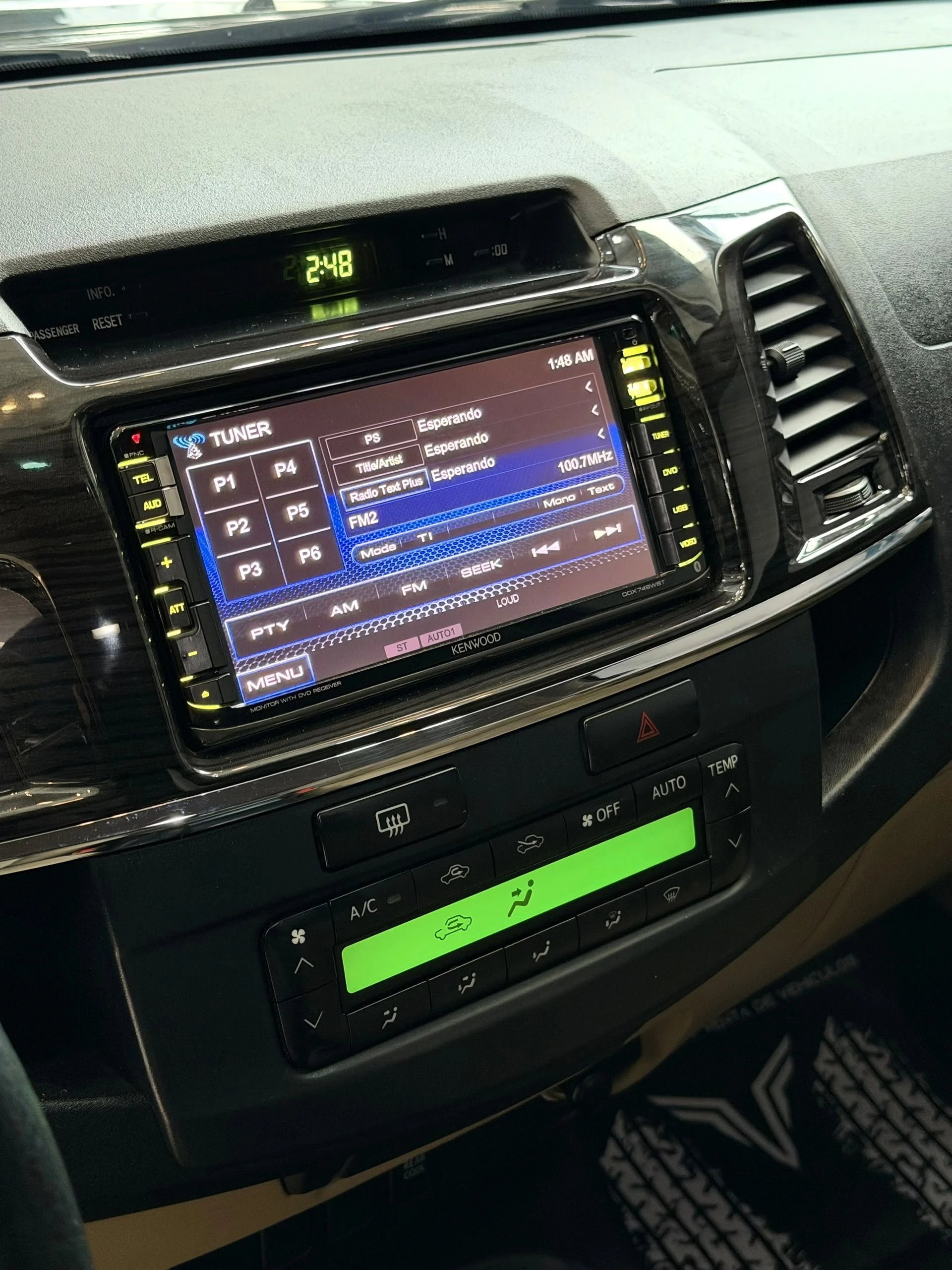 2014 Toyota Fortuner SR — foto 11