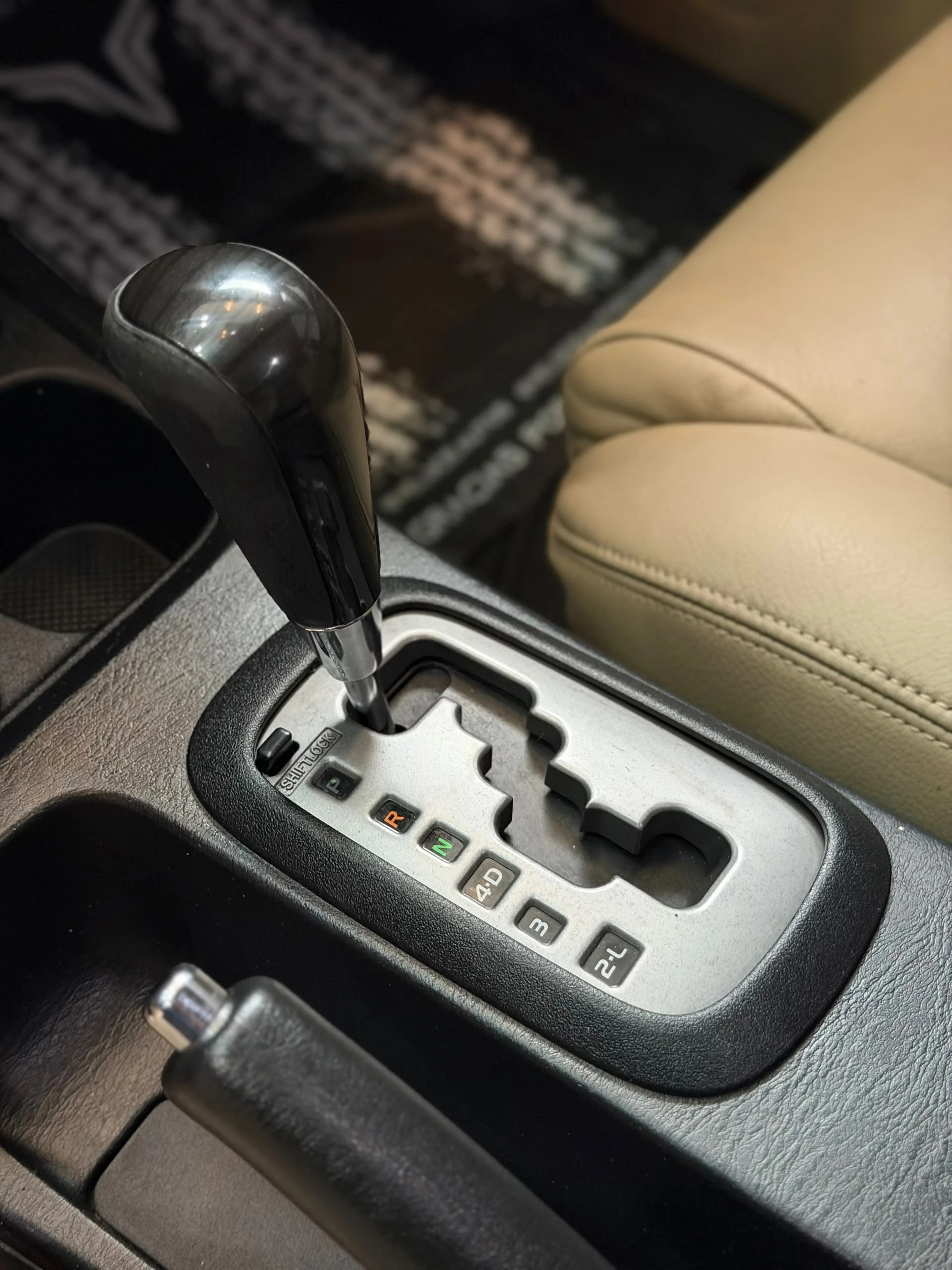 2014 Toyota Fortuner SR — foto 13