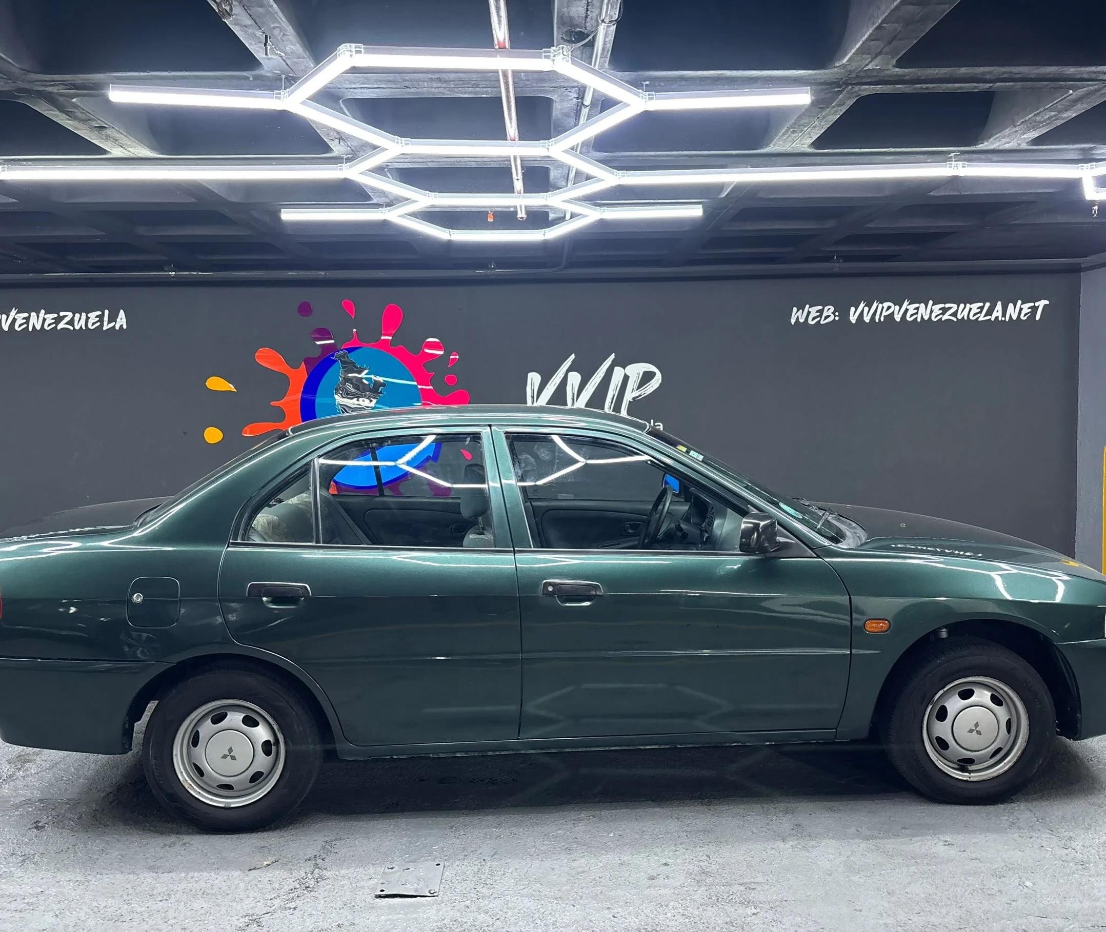 2004 Mitsubishi Lancer Signo — photo 6