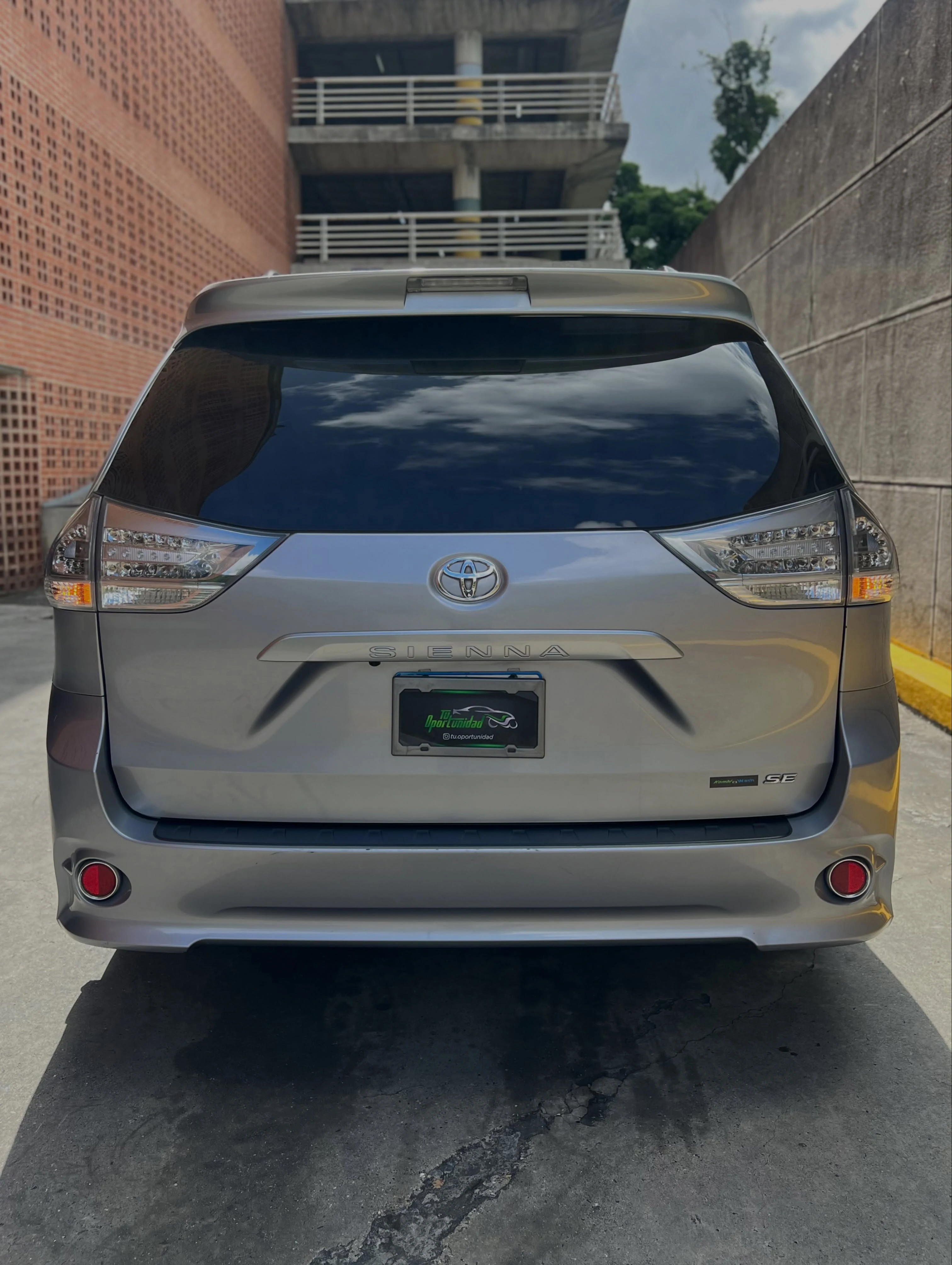 2016 Toyota Sienna SE — photo 4