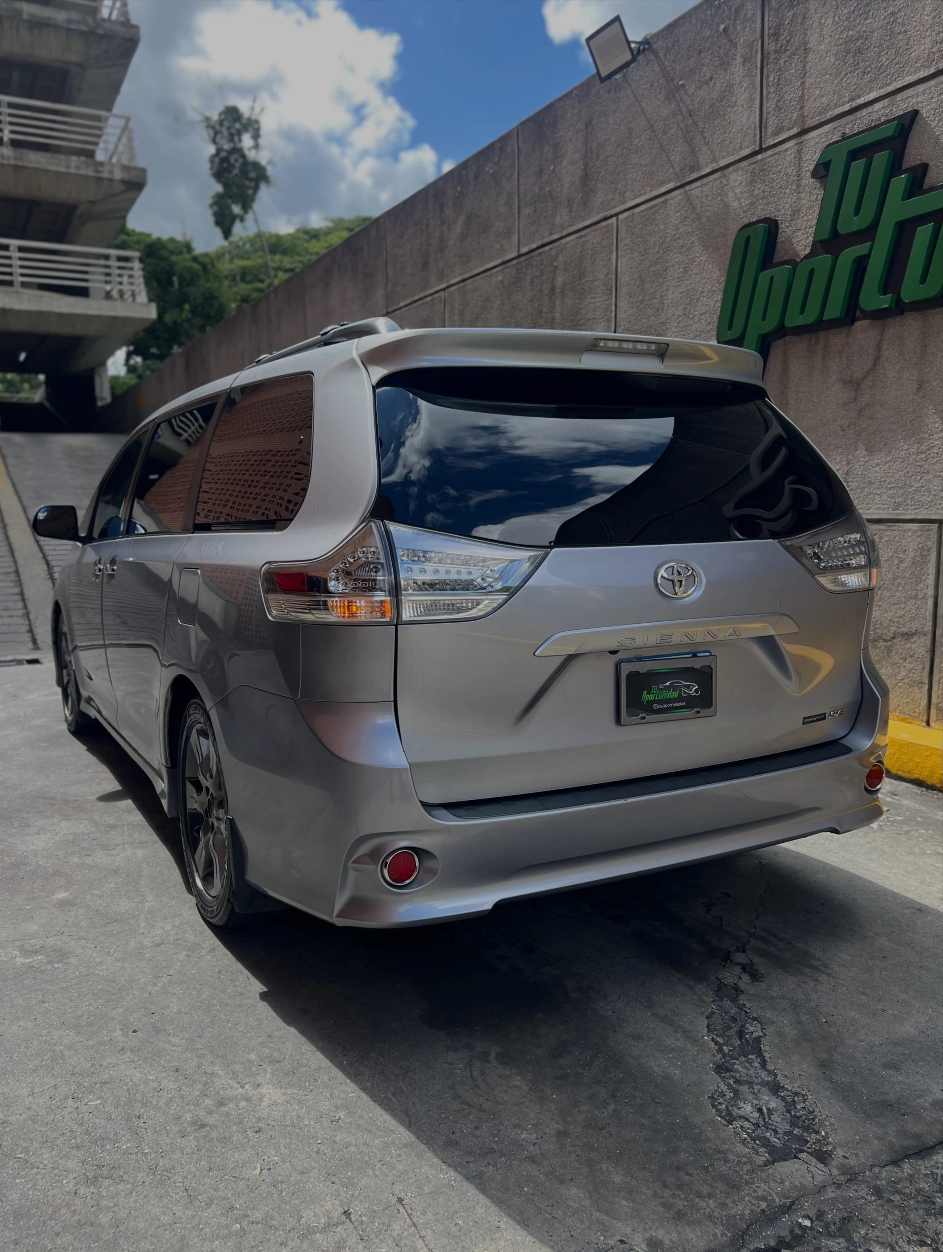 2016 Toyota Sienna SE — photo 5