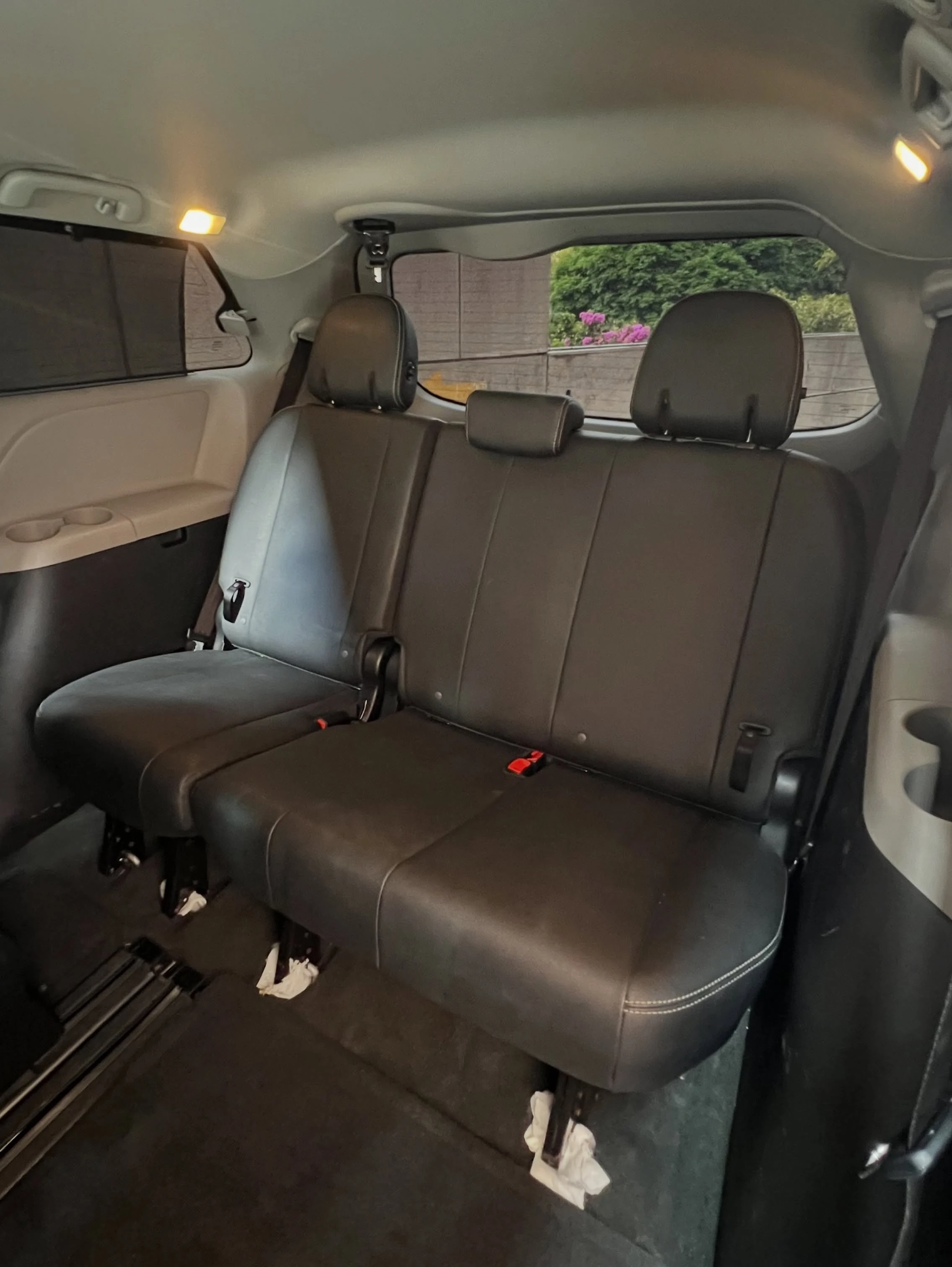 2016 Toyota Sienna SE — photo 7