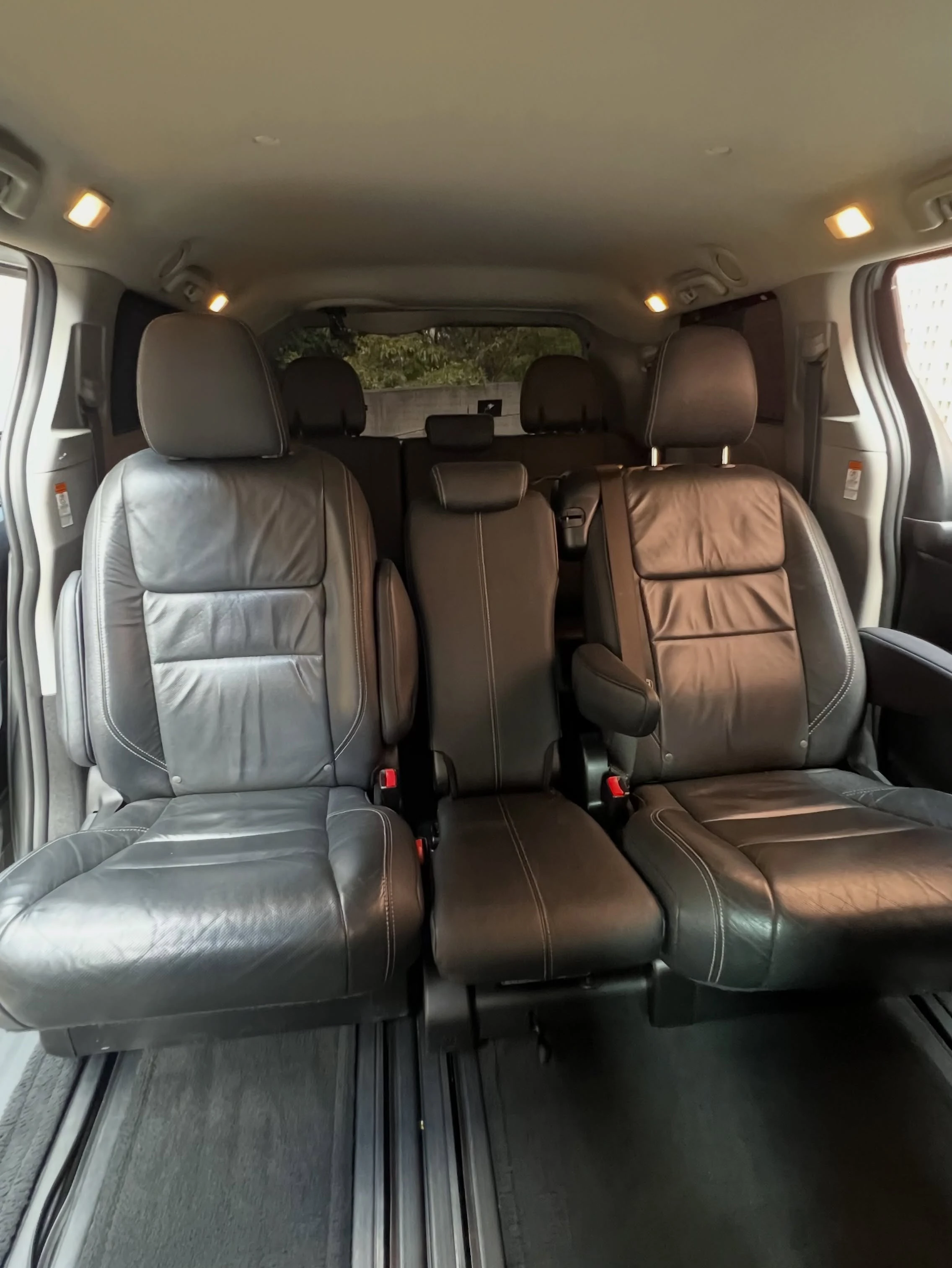 2016 Toyota Sienna SE — photo 9