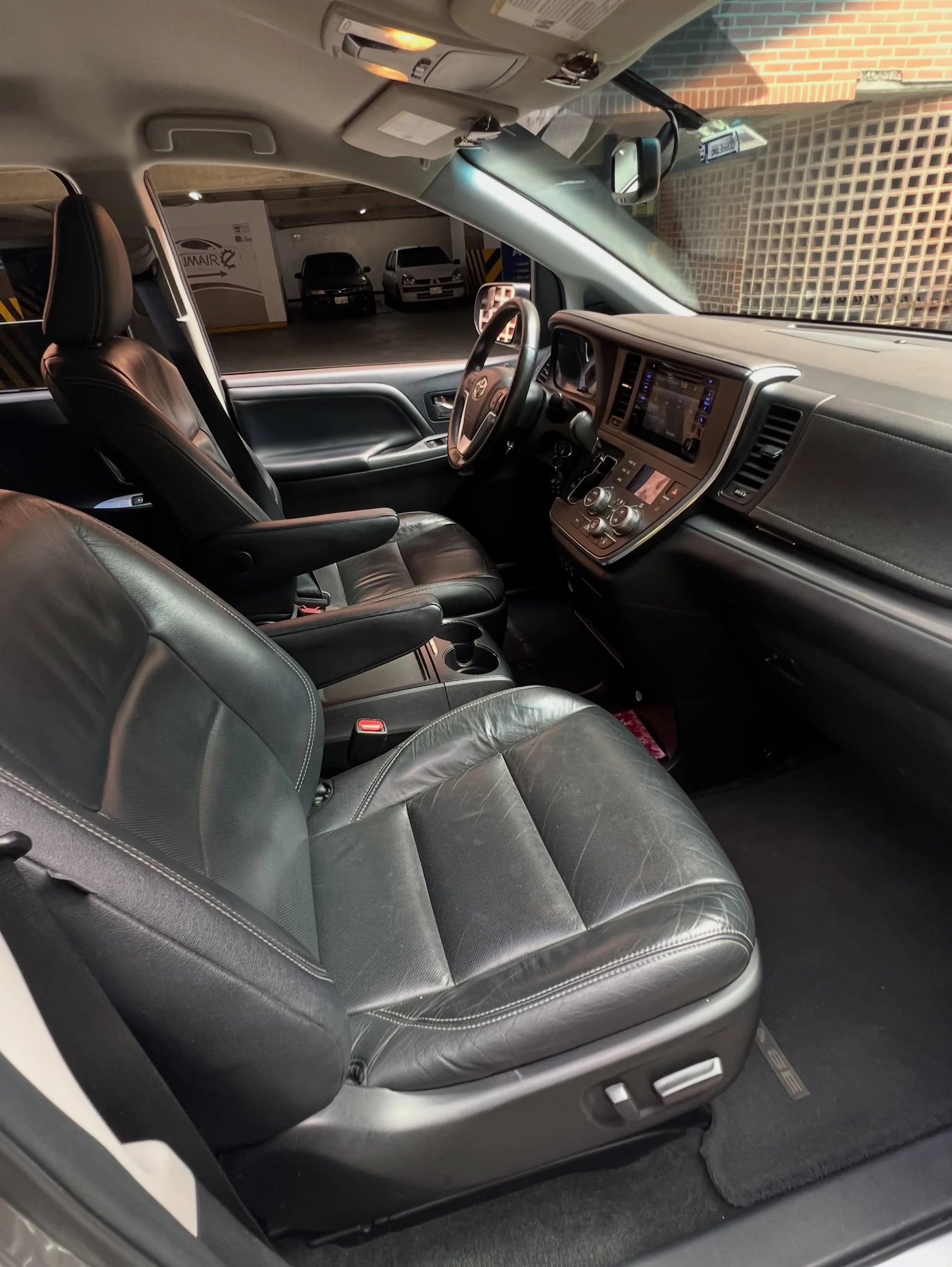 2016 Toyota Sienna SE — photo 12