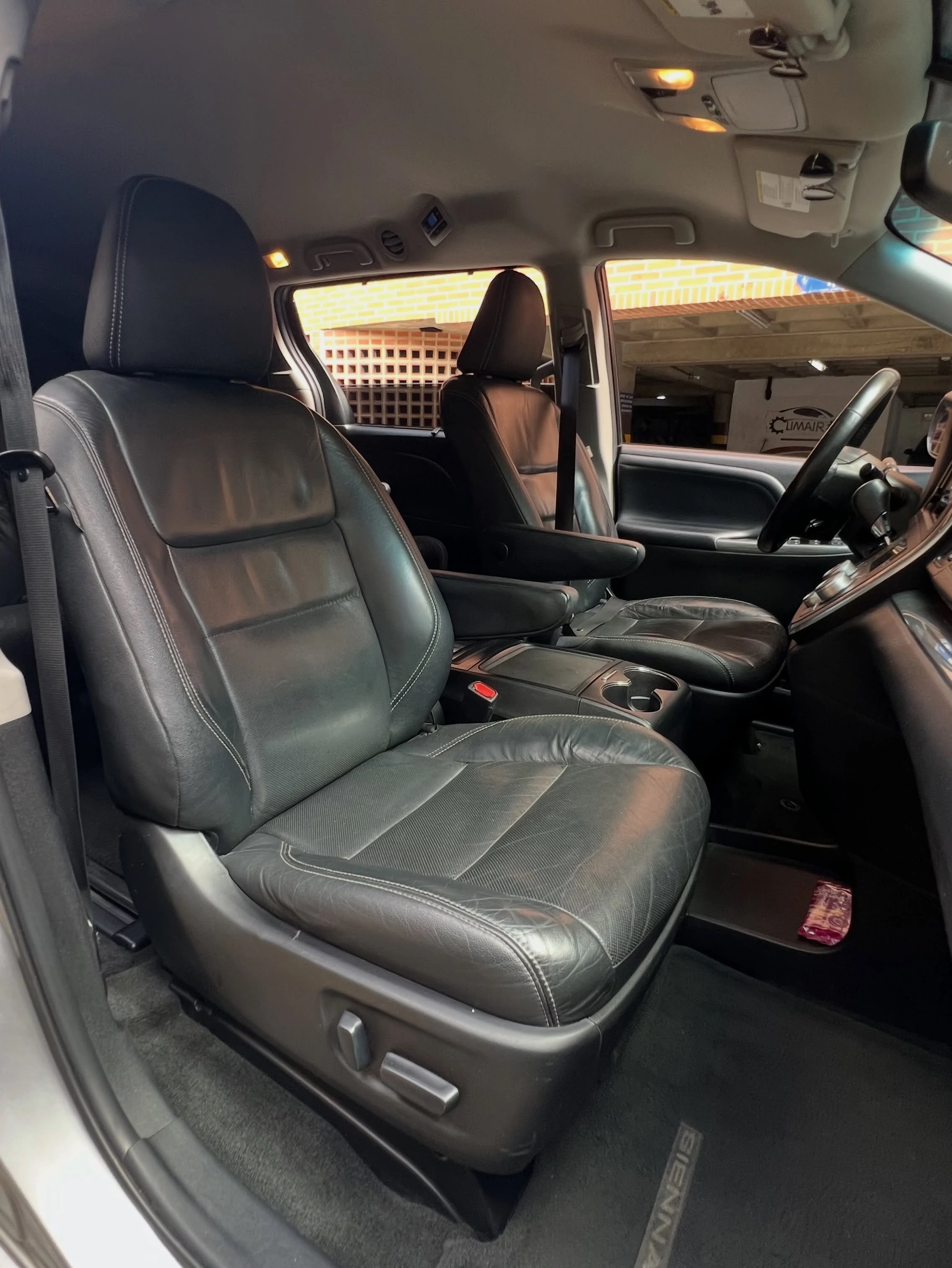 2016 Toyota Sienna SE — photo 13