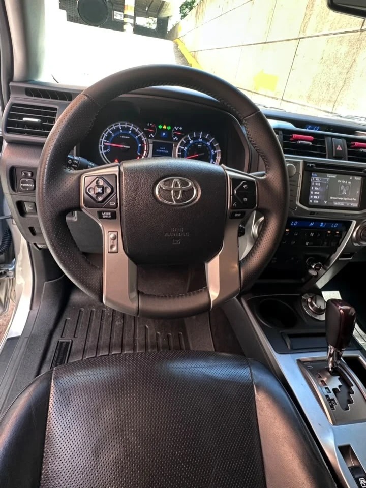 2017 Toyota 4Runner Limited — photo 10