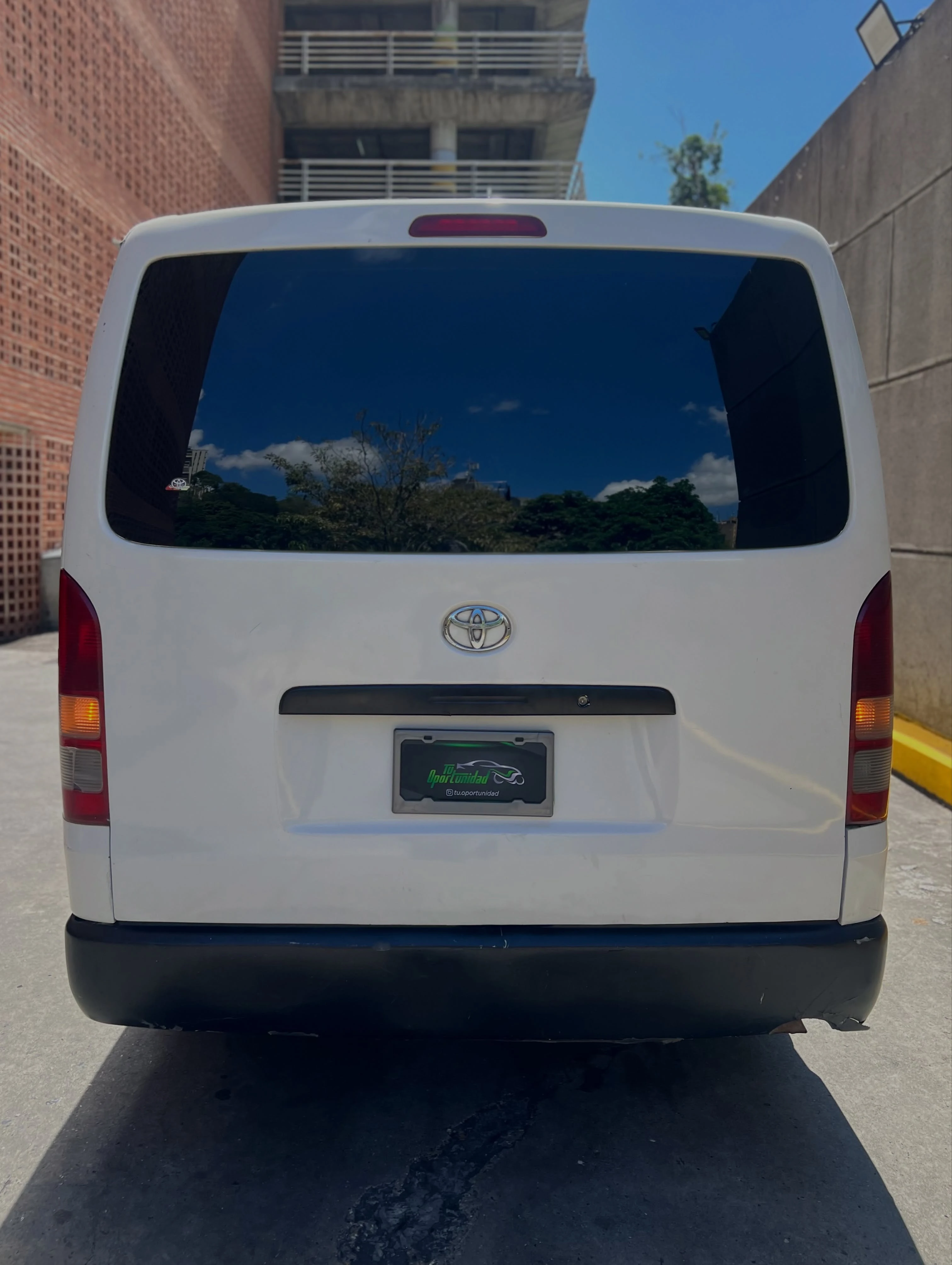2008 Toyota Hiace — photo 4