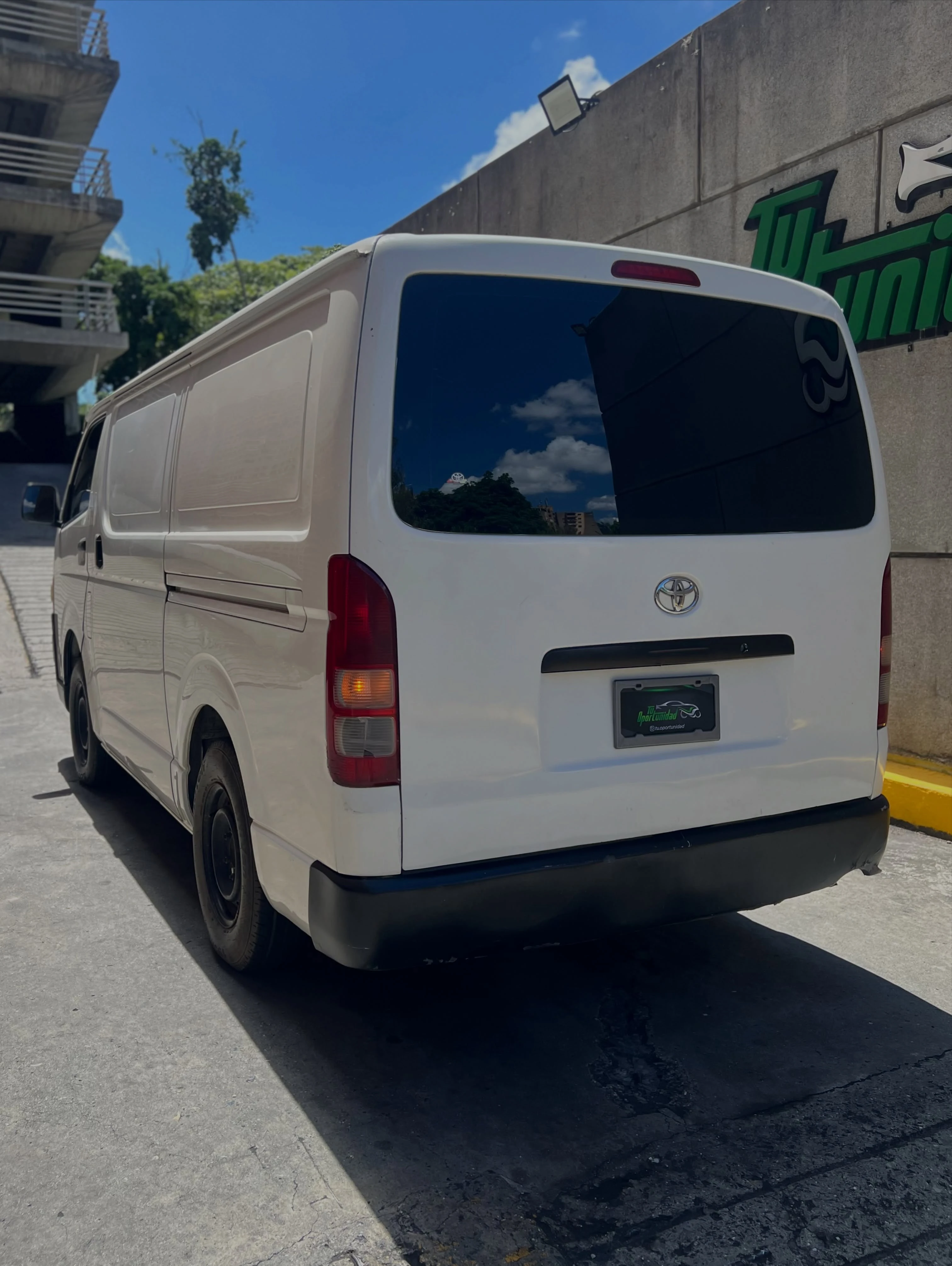 2008 Toyota Hiace — photo 5