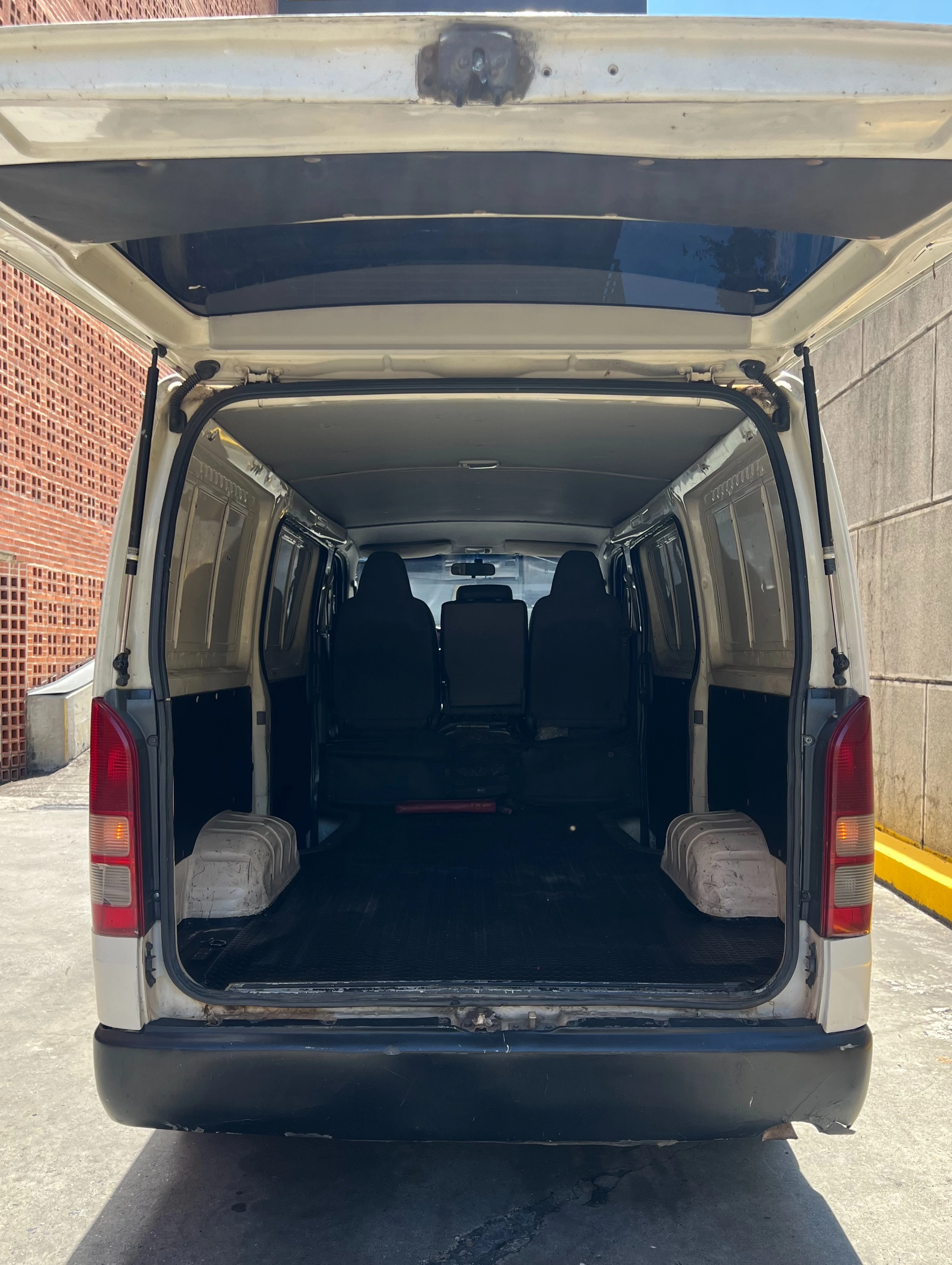 2008 Toyota Hiace — photo 6