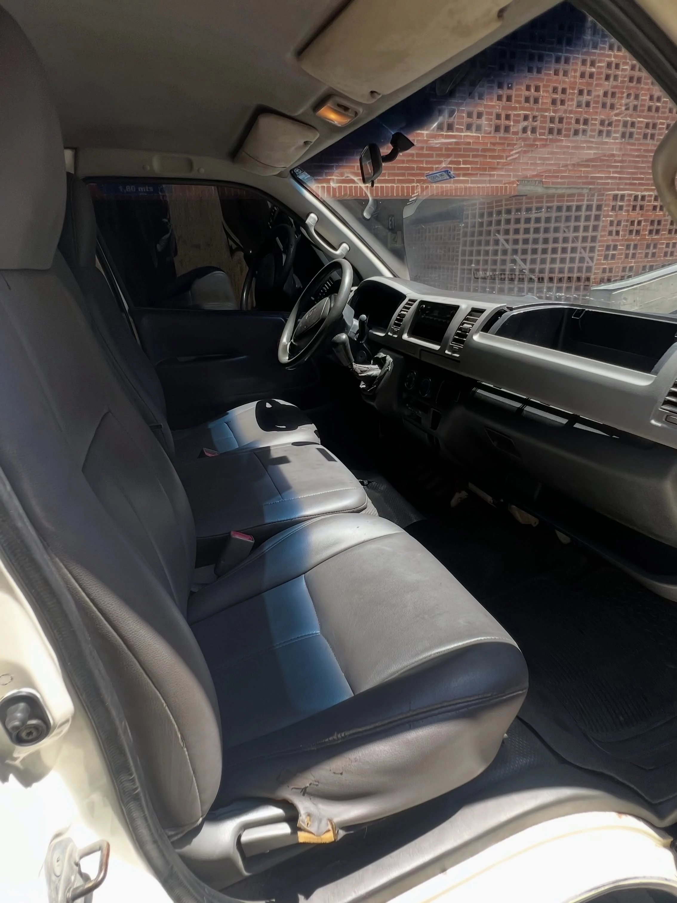2008 Toyota Hiace — photo 10