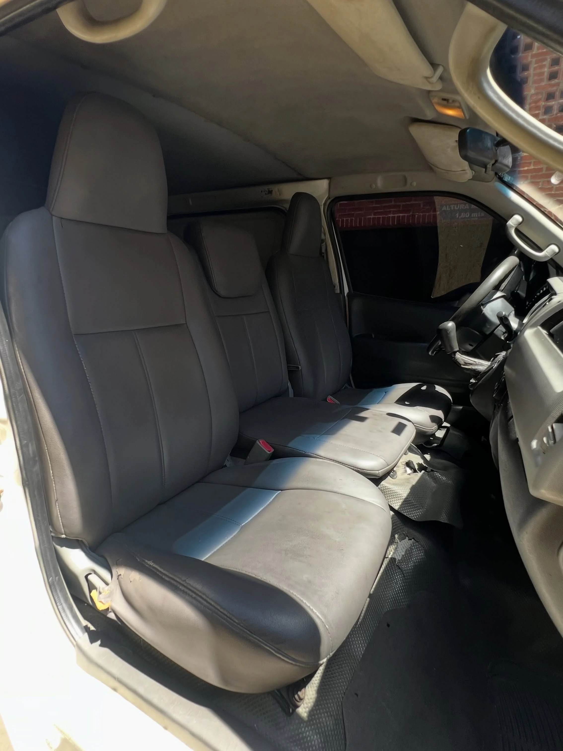 2008 Toyota Hiace — photo 11