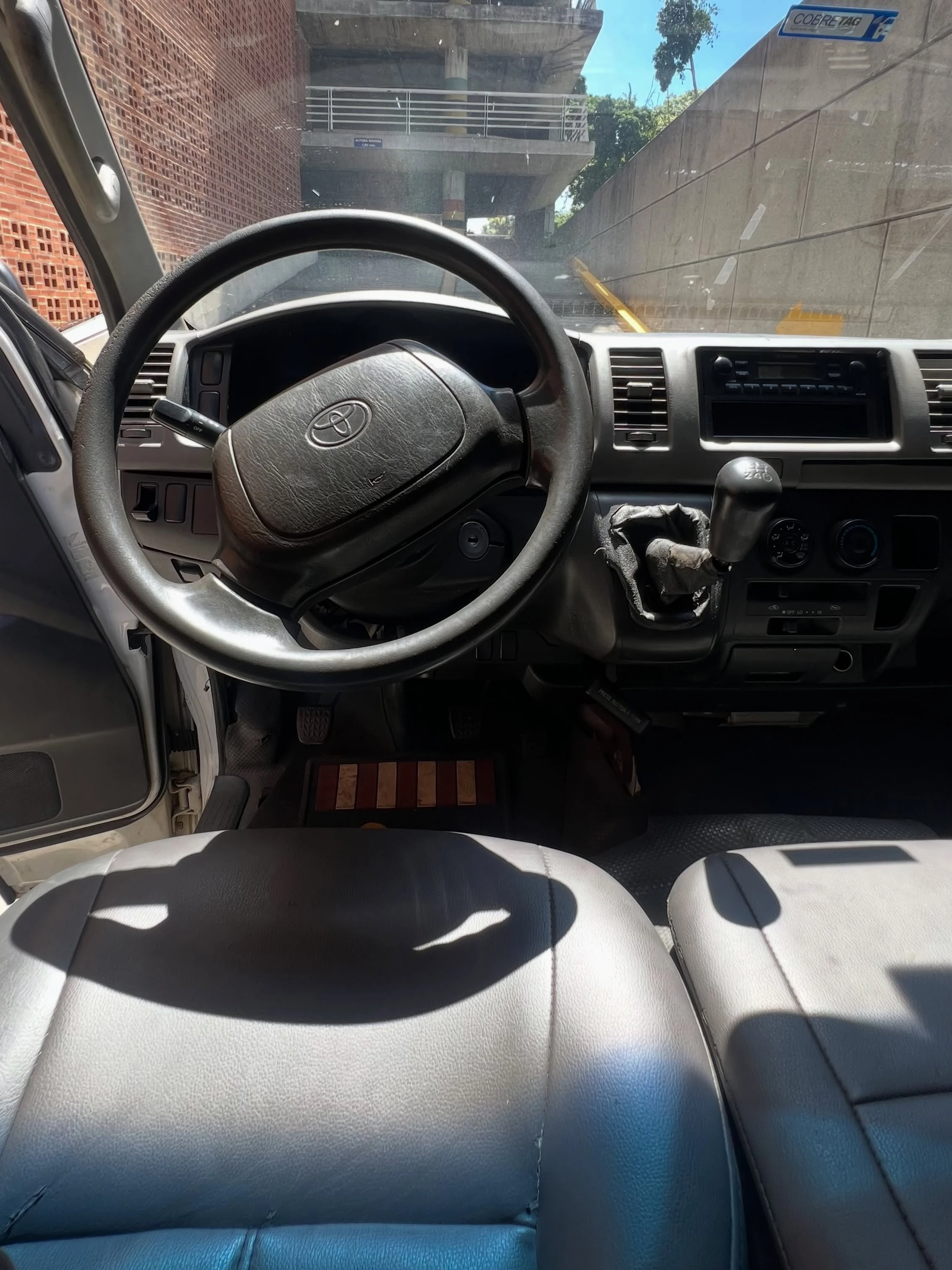 2008 Toyota Hiace — photo 12