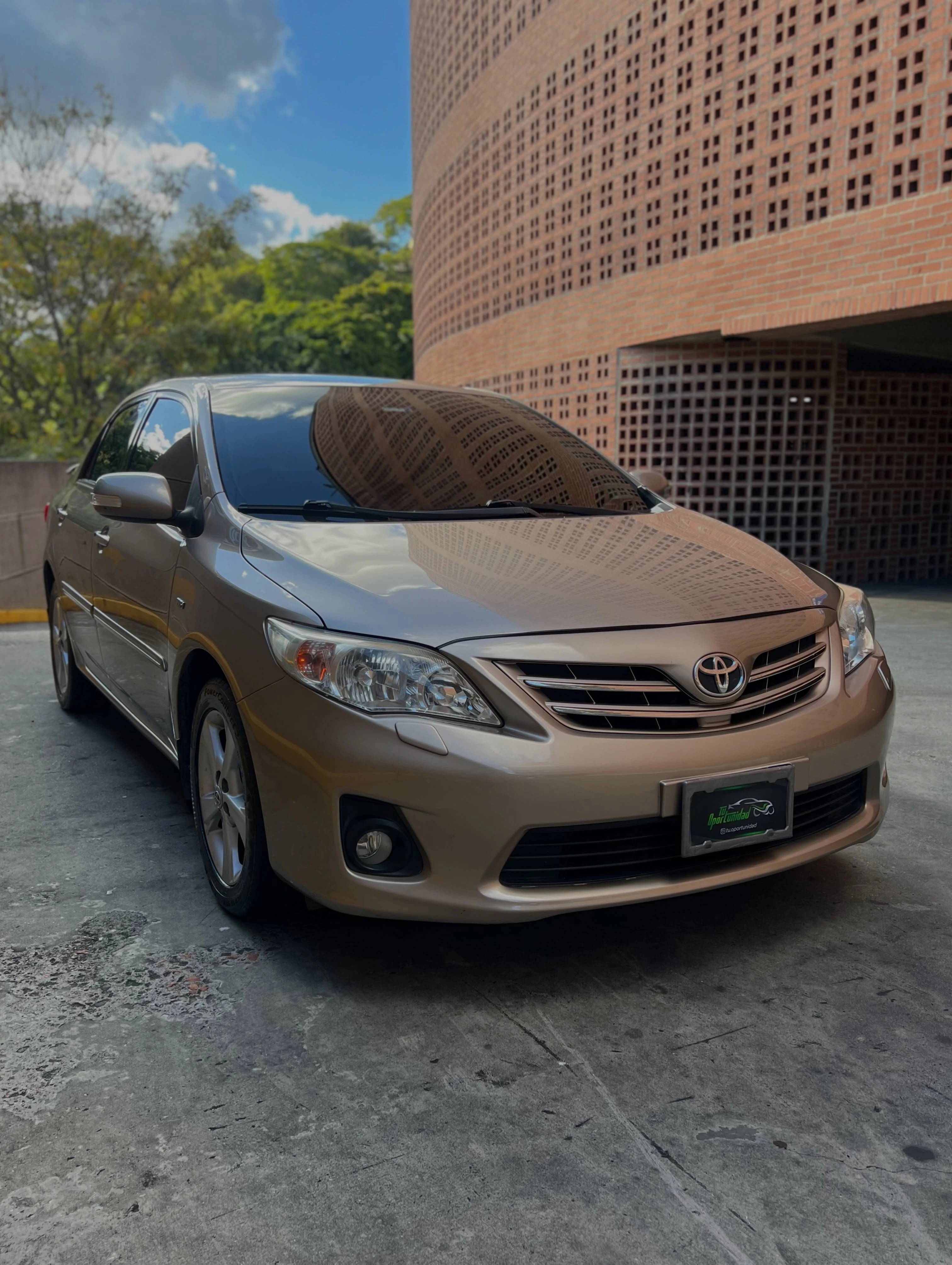 2012 Toyota Corolla GLi — photo 2
