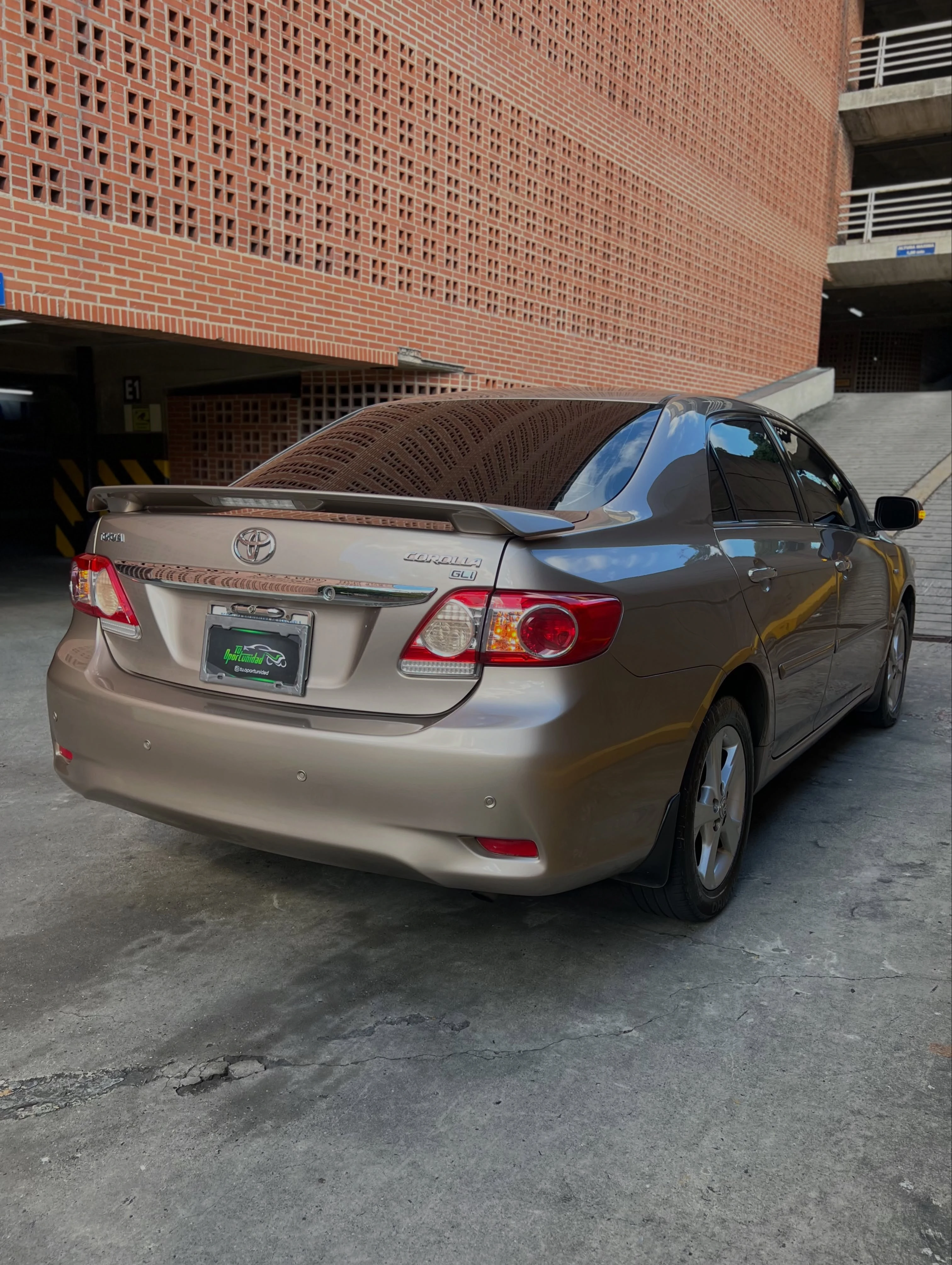 2012 Toyota Corolla GLi — photo 3