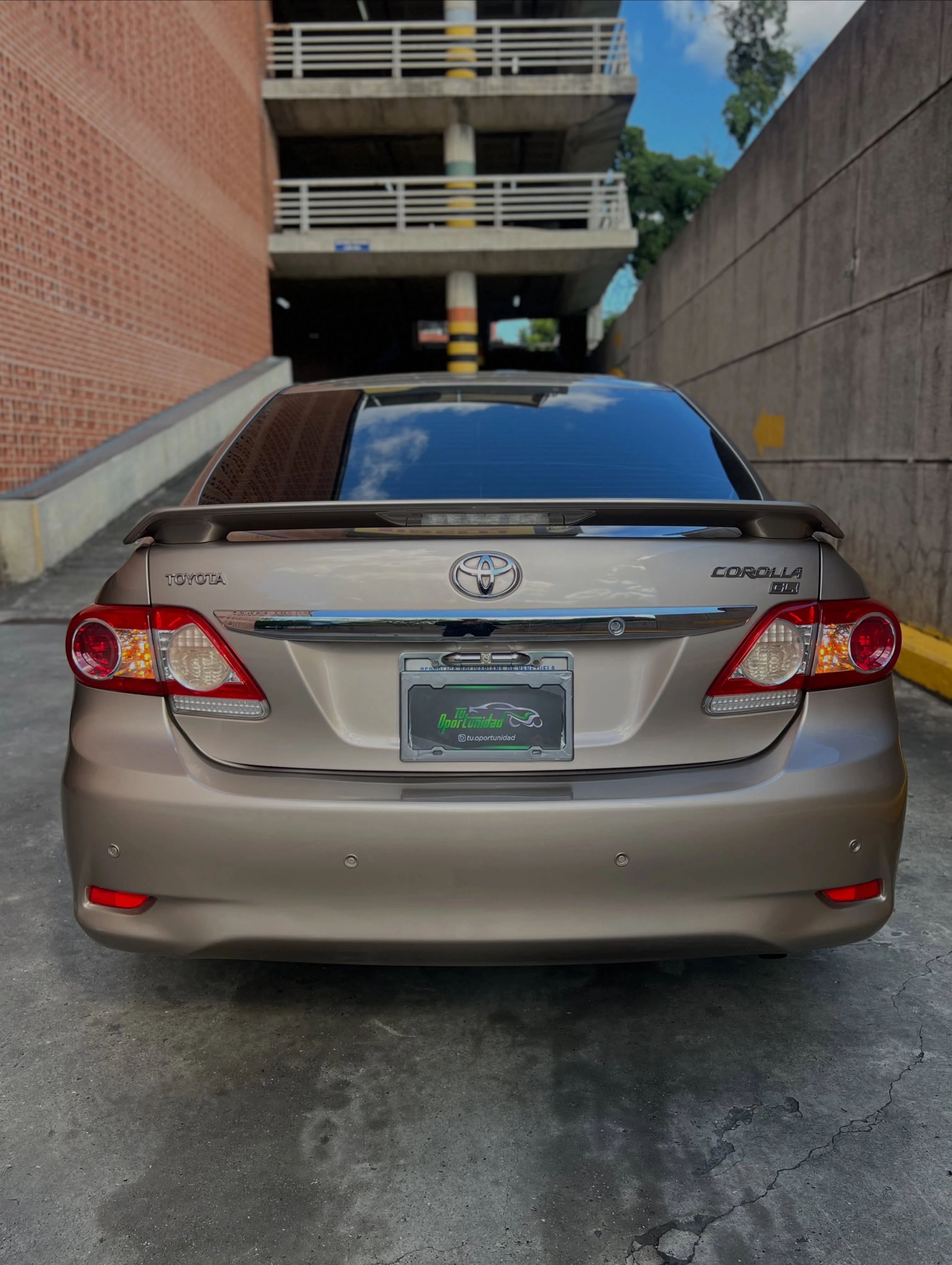 2012 Toyota Corolla GLi — photo 4