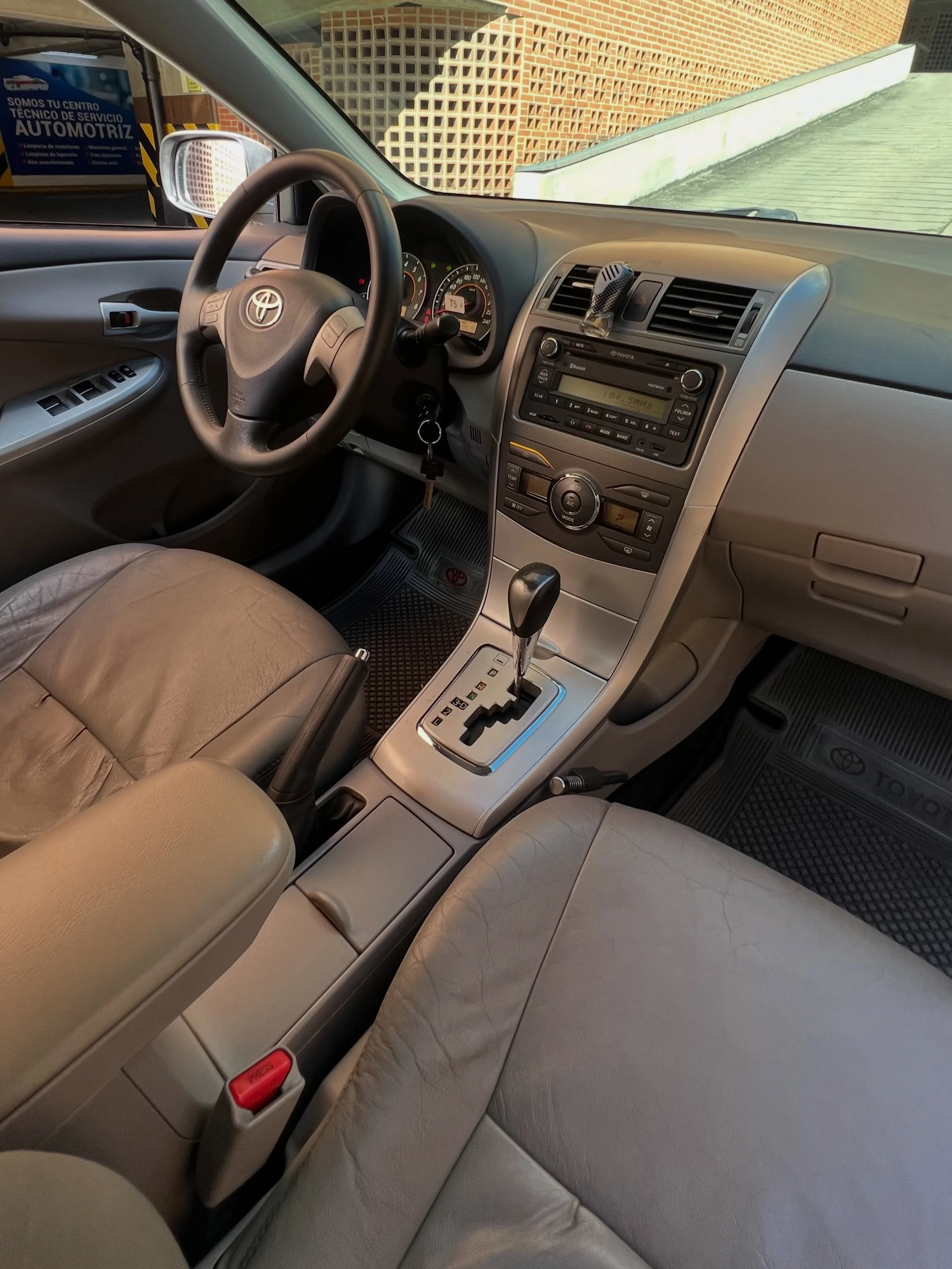 2012 Toyota Corolla GLi — photo 10