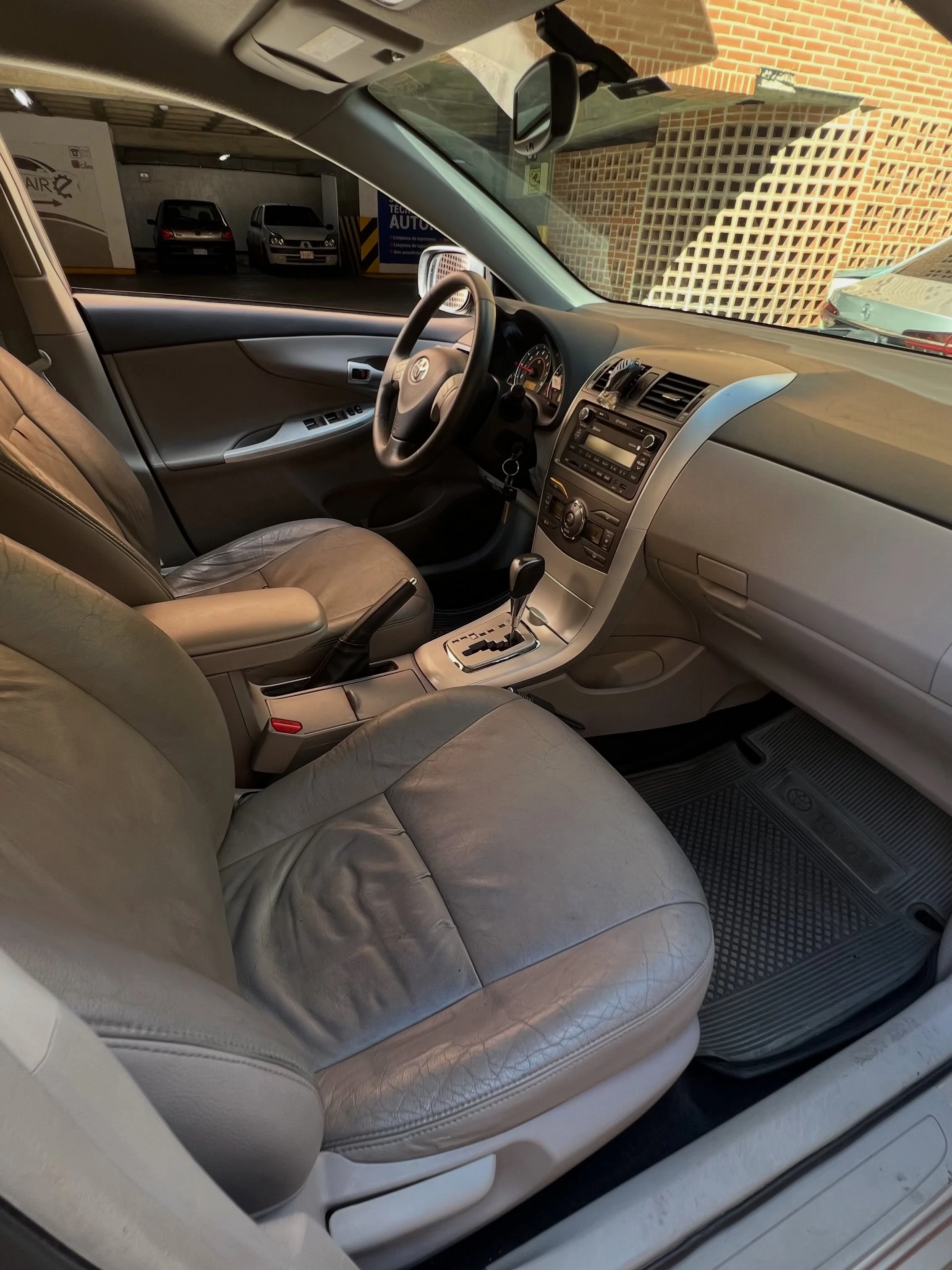 2012 Toyota Corolla GLi — photo 11