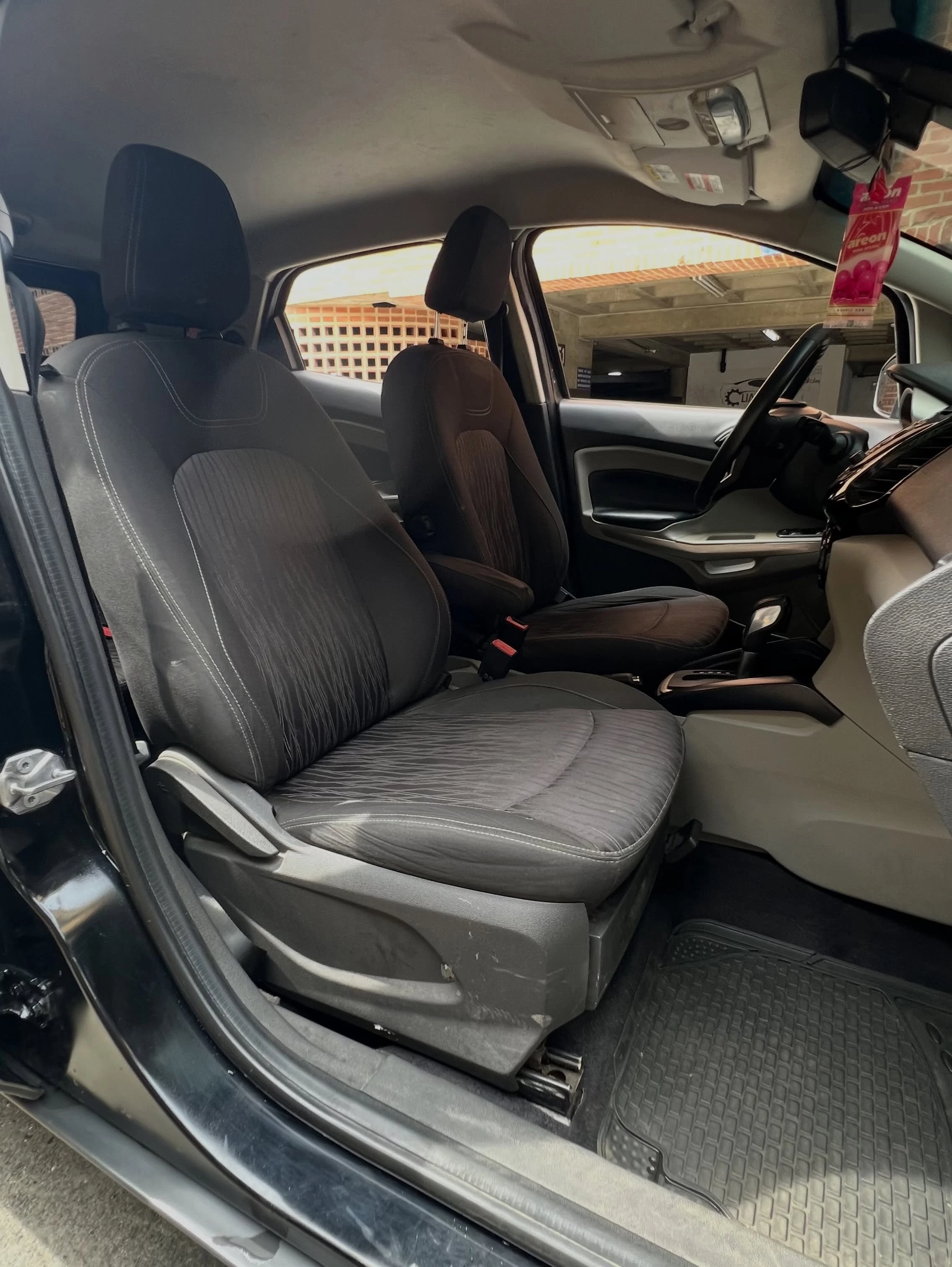 2015 Ford Ecosport Titanium — photo 12