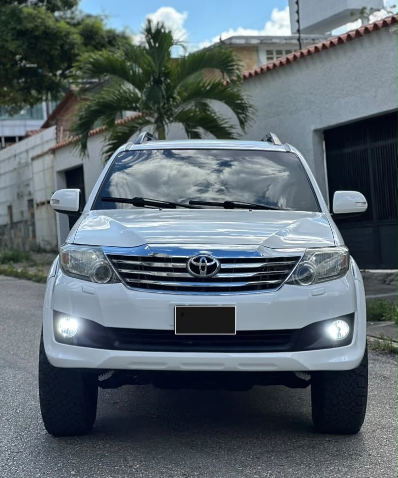 2015 Toyota Fortuner — photo 4