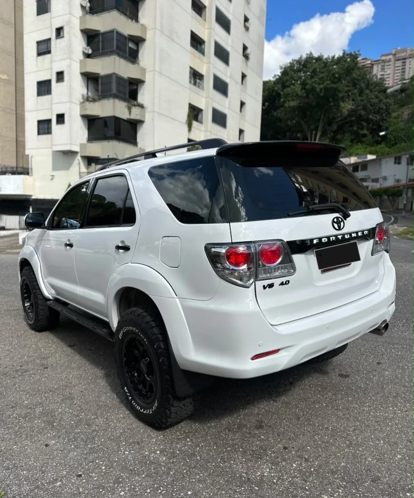 2015 Toyota Fortuner — photo 3