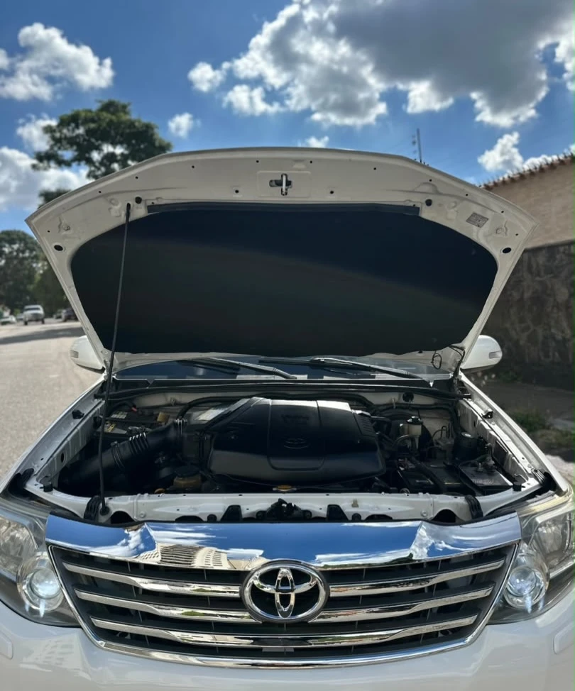 2015 Toyota Fortuner — photo 11