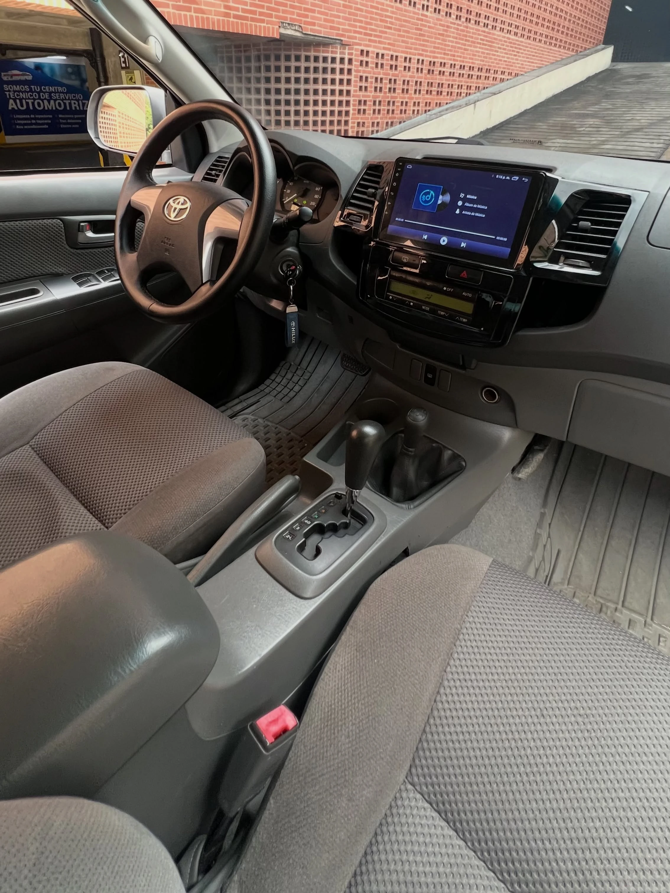 2013 Toyota Hilux Kavak — photo 9