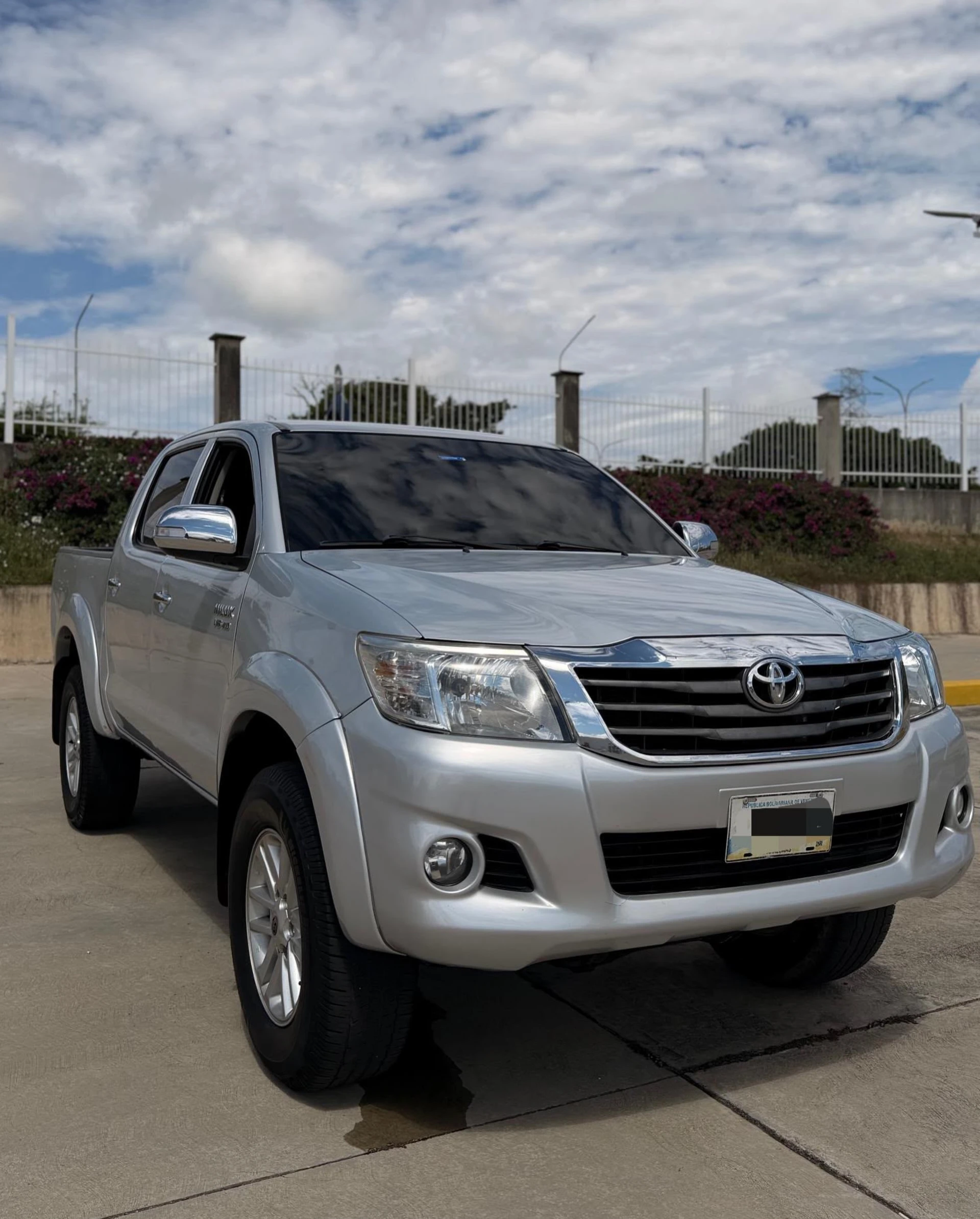 2017 Toyota Hilux — photo 2