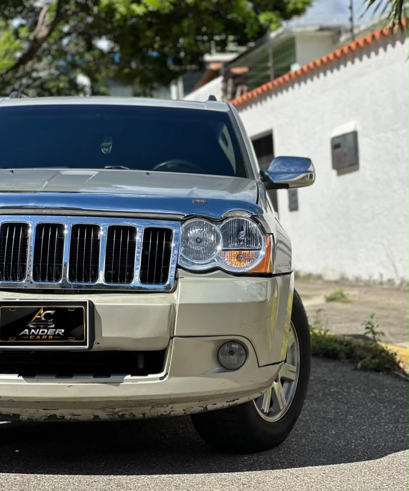 2009 Jeep Grand Cherokee Laredo — photo 2