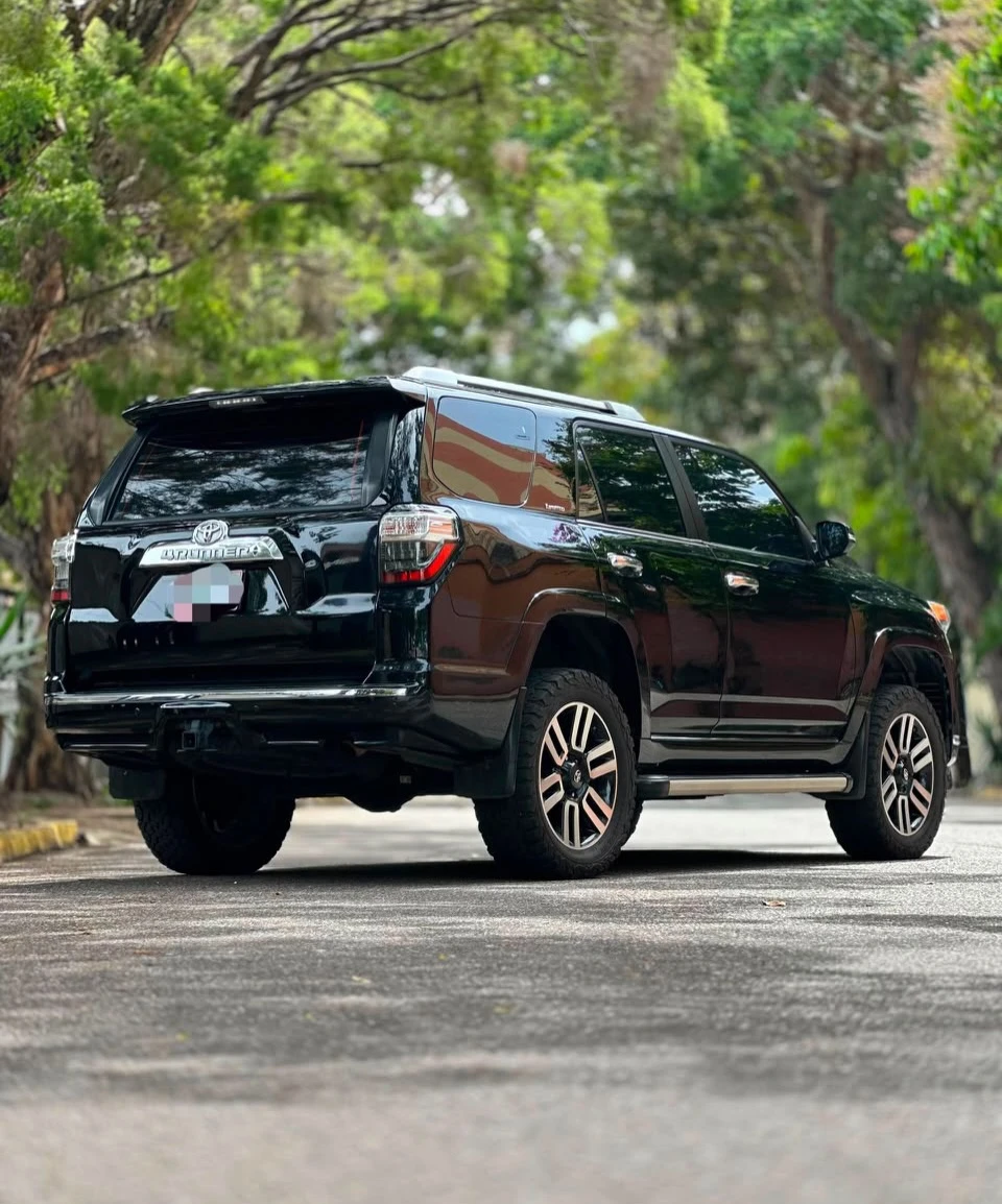 2018 Toyota 4Runner Limited — photo 2