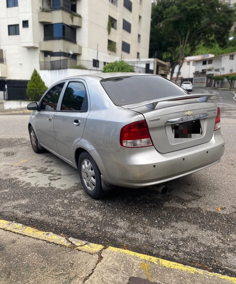 2010 Chevrolet Aveo — photo 3