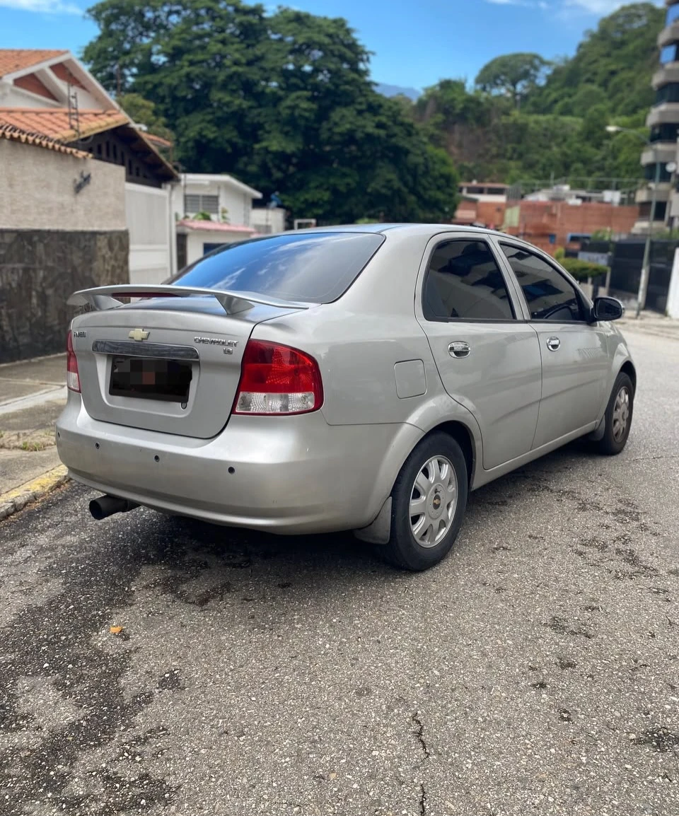 2010 Chevrolet Aveo — photo 2
