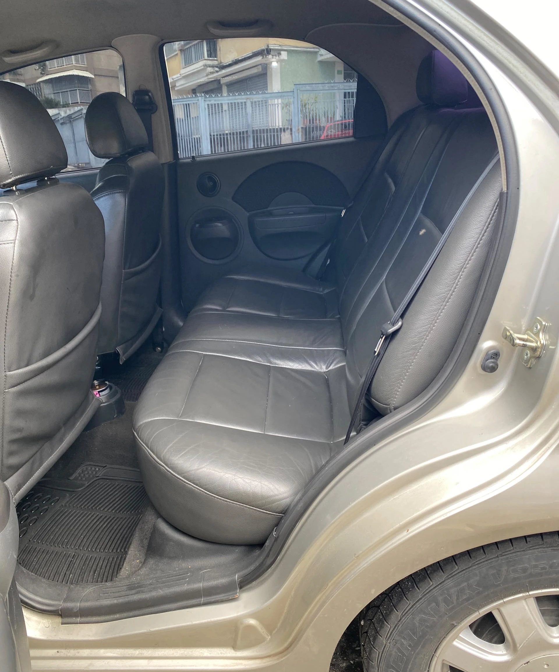 2010 Chevrolet Aveo — photo 8