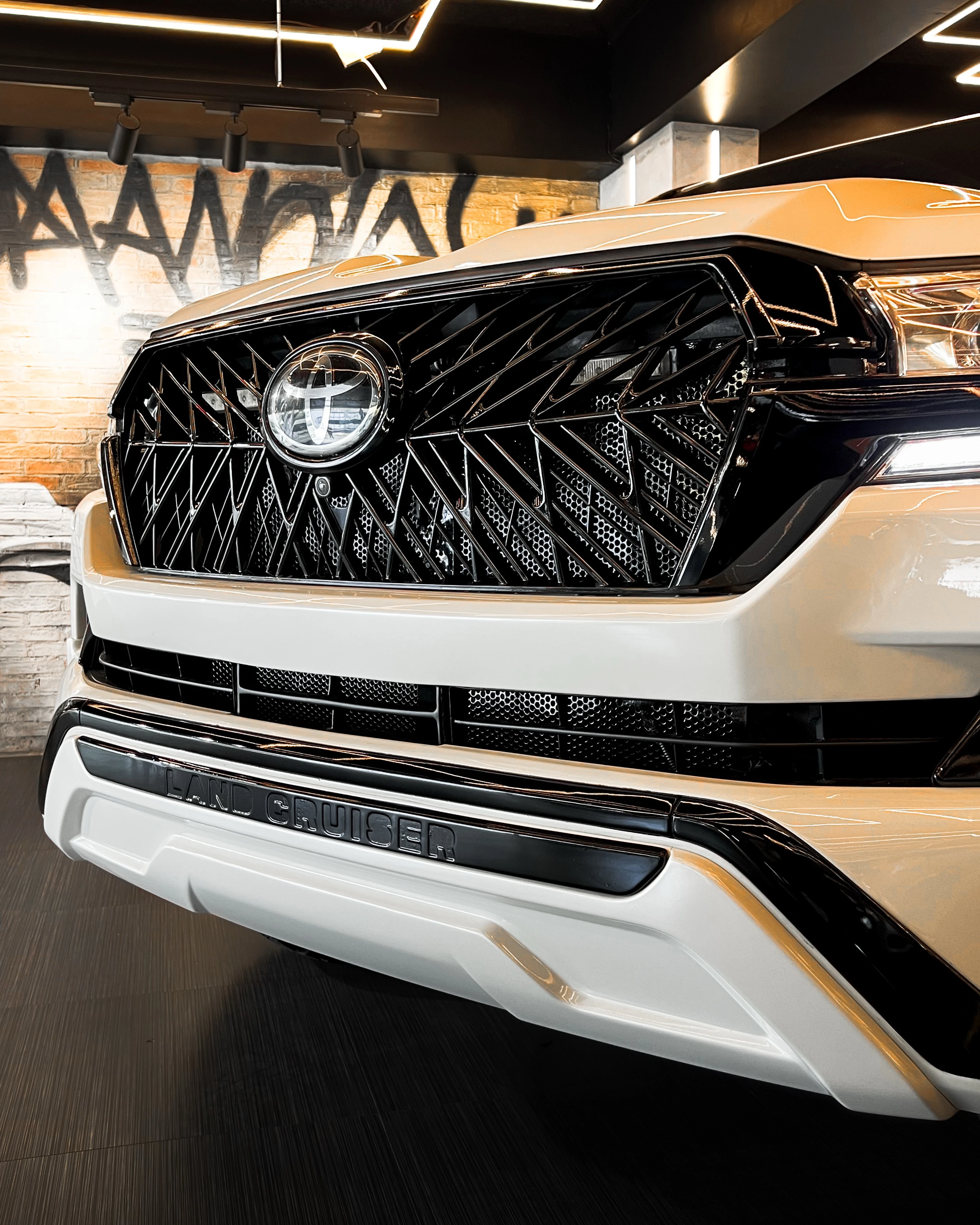 2018 Toyota Land Cruiser 200 VXS 5.7 V8 — photo 3