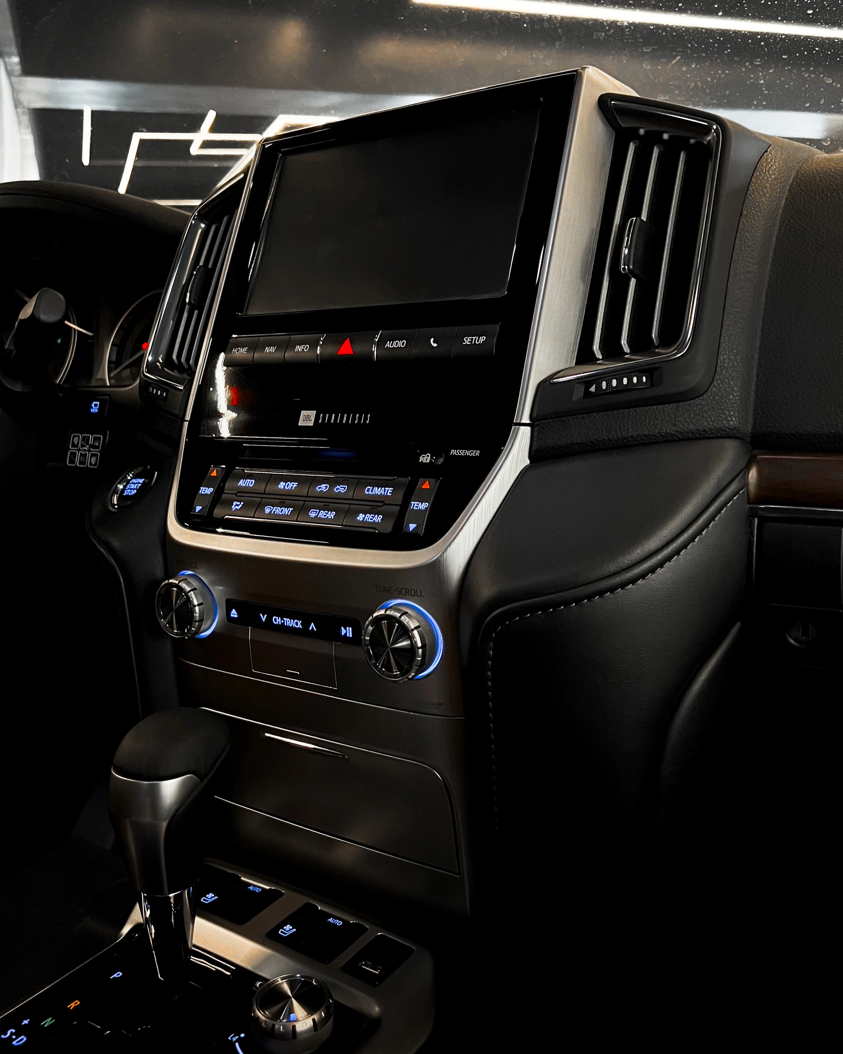 2018 Toyota Land Cruiser 200 VXS 5.7 V8 — photo 8