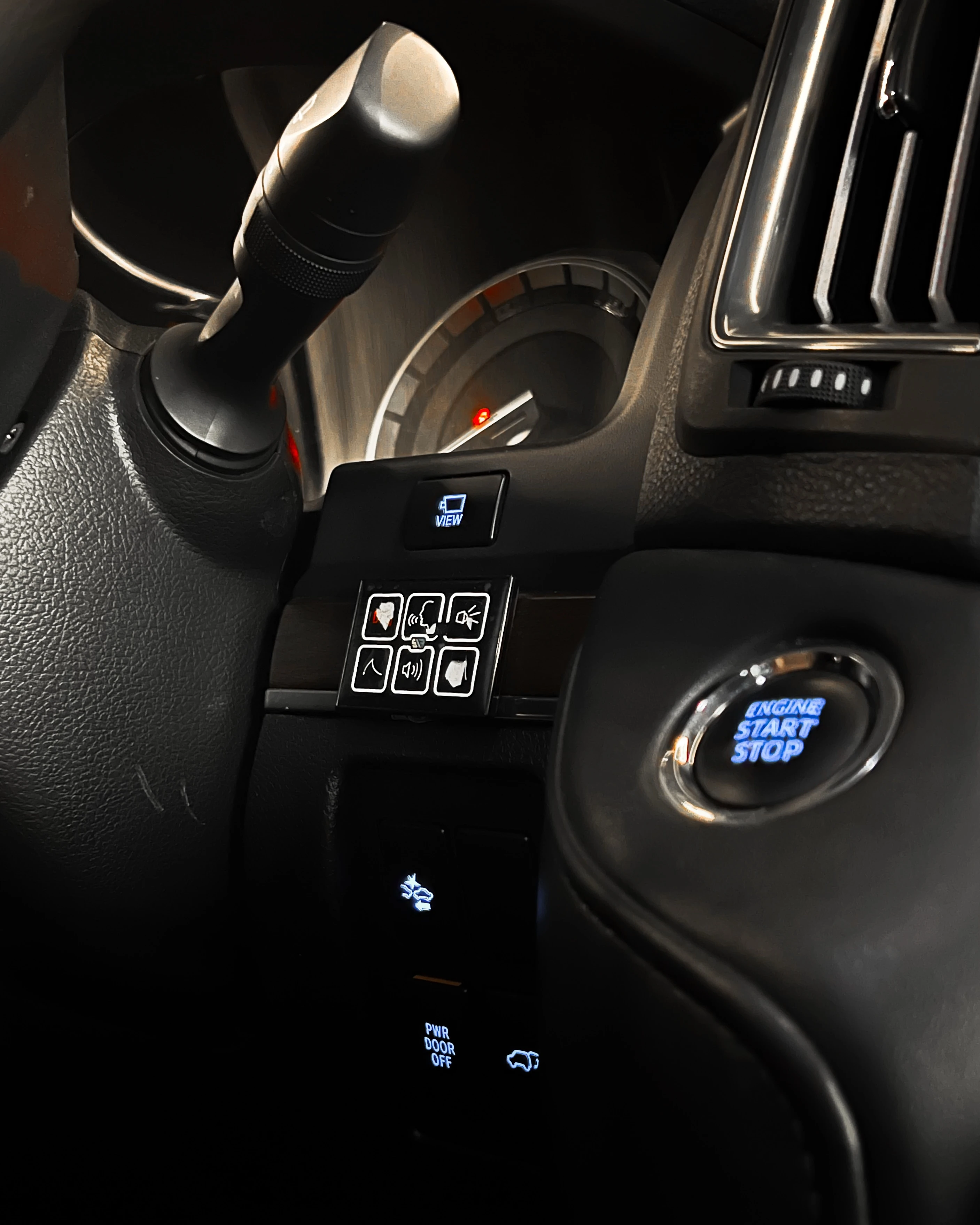 2018 Toyota Land Cruiser 200 VXS 5.7 V8 — photo 9